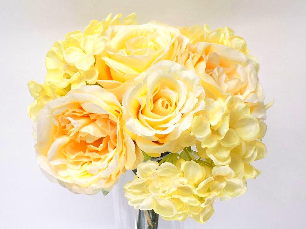 Bouquet de rosas y hortensias. REF.: 40002 COLOR: Beige PRECIO: 5,50 € Bouquet de rosas y hortensias. REF.: 40002 COLOR: Beige PRECIO: 5,50 €