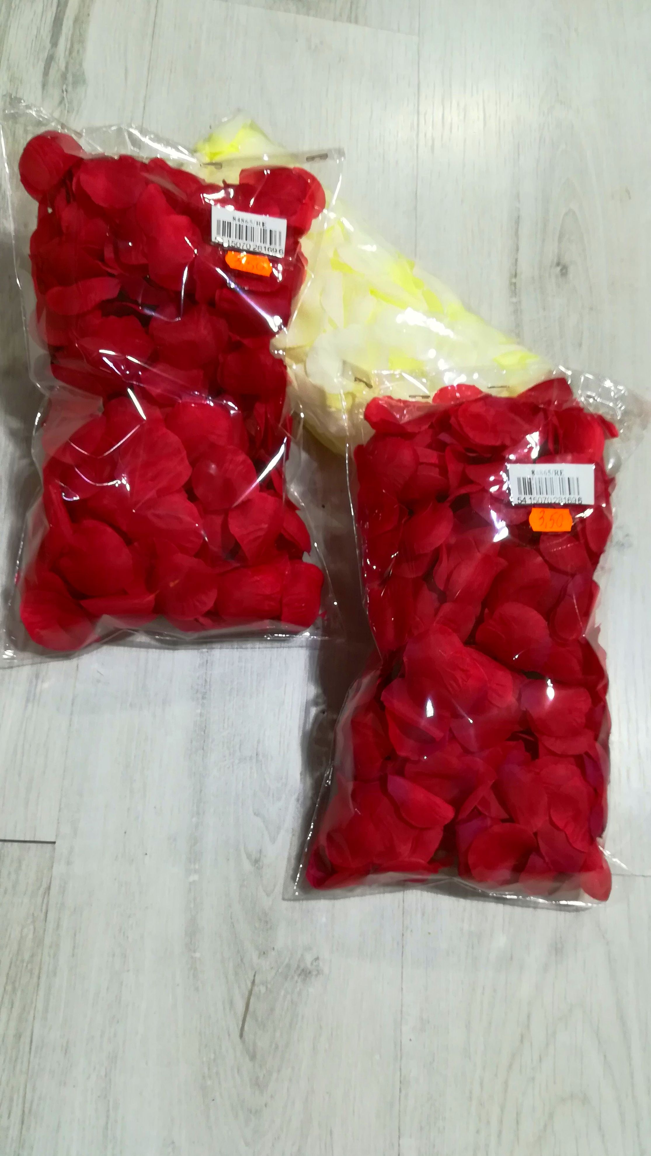 Bolsas de Pétalos. COLORES: Rojo y Blanco. PRECIO: 3,50 € Bolsas de Pétalos. COLORES: Rojo y Blanco. PRECIO: 3,50 €