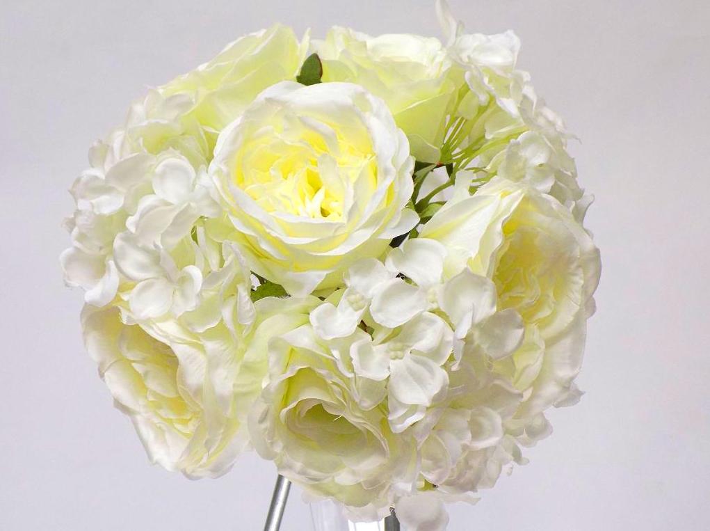 Bouquet de rosas y hortensias. REF.: 40002 COLOR: Blanco PRECIO: 5,50 € Bouquet de rosas y hortensias. REF.: 40002 COLOR: Blanco PRECIO: 5,50 €