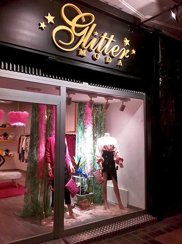 Glitter.  Tienda de moda en Av. 9 de octubre nº 80 de Puerto Sagunto (Valencia). Proyecto DAU arquitectos
