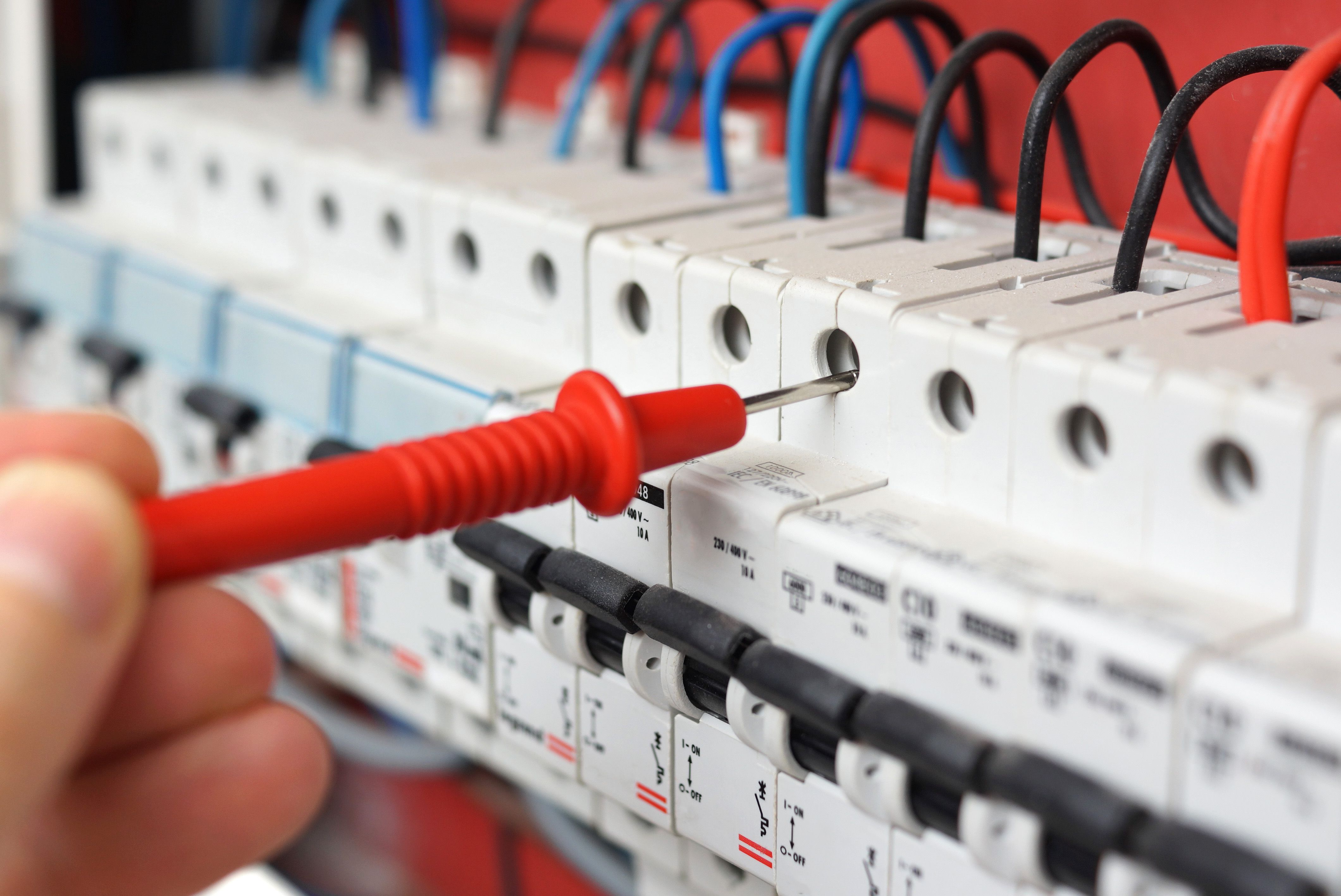 Instalaciones eléctricas de baja tensión: Servicios de Electricista Daniel Siuraneta Instalaciones eléctricas de baja tensión: Servicios de Electricista Daniel Siuraneta