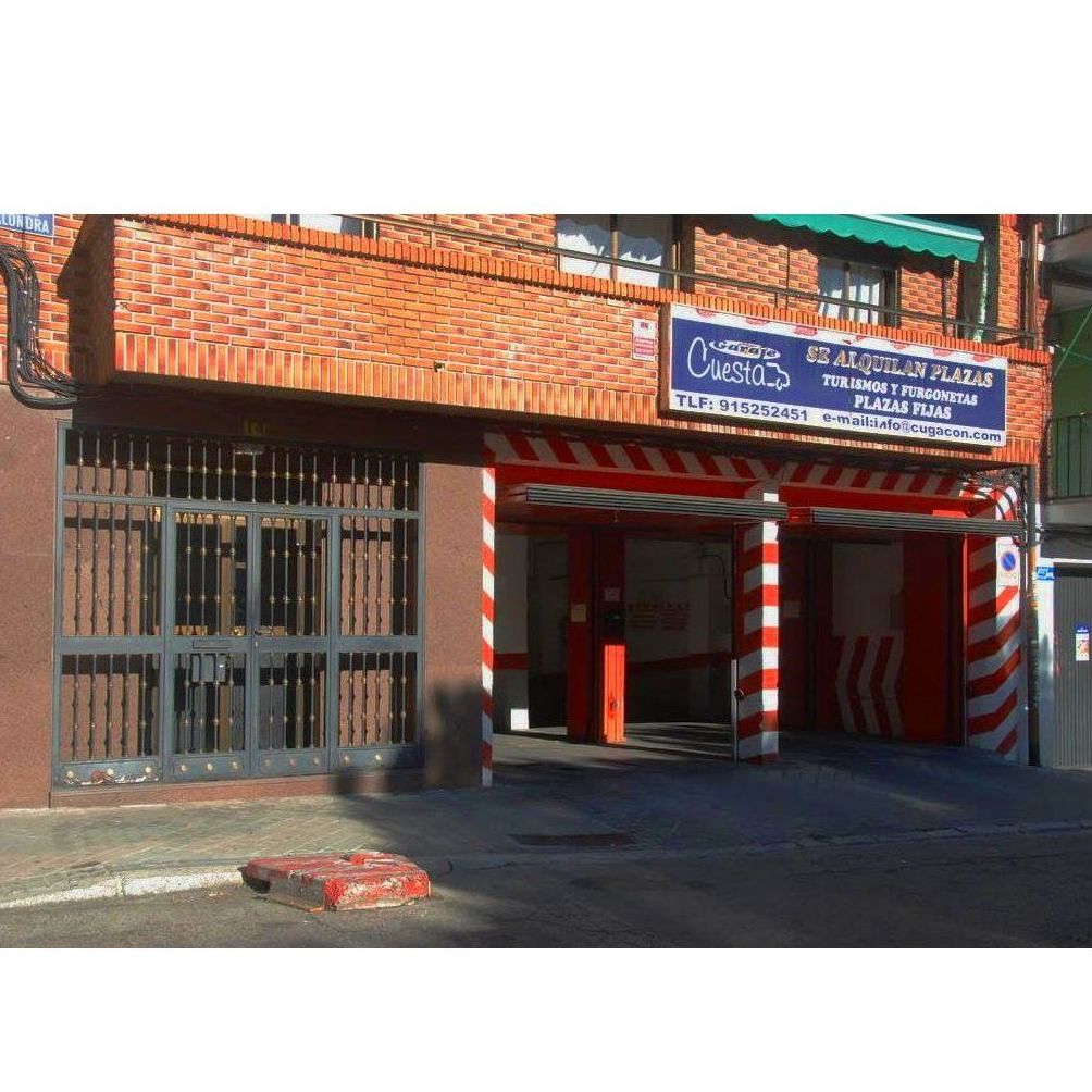 Accesos con doble puerta: Servicios de Parking de Garaje Cuesta Accesos con doble puerta: Servicios de Parking de Garaje Cuesta