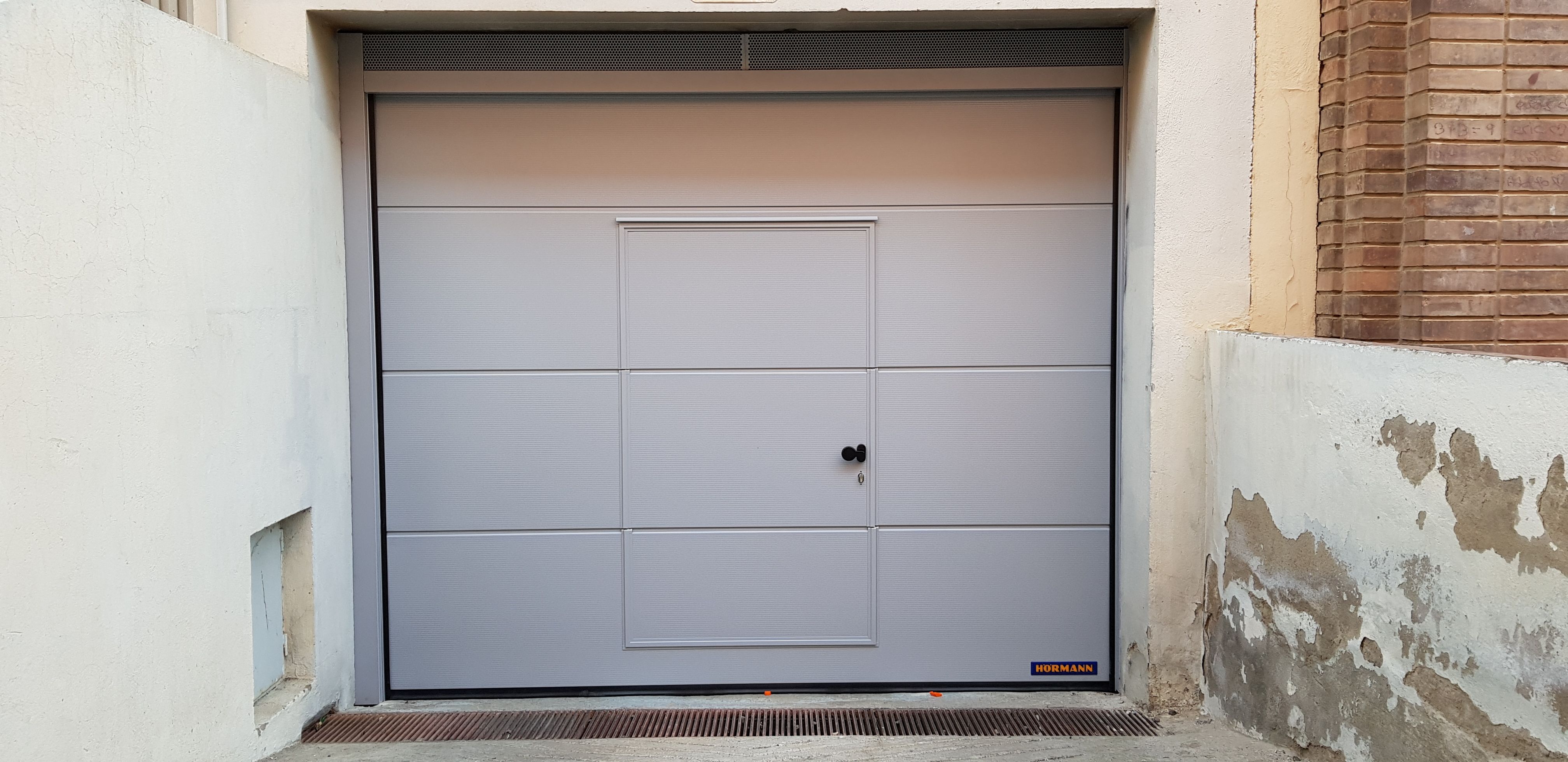 Puertas seccionales: productos de Servi Well Done Puertas seccionales: productos de Servi Well Done