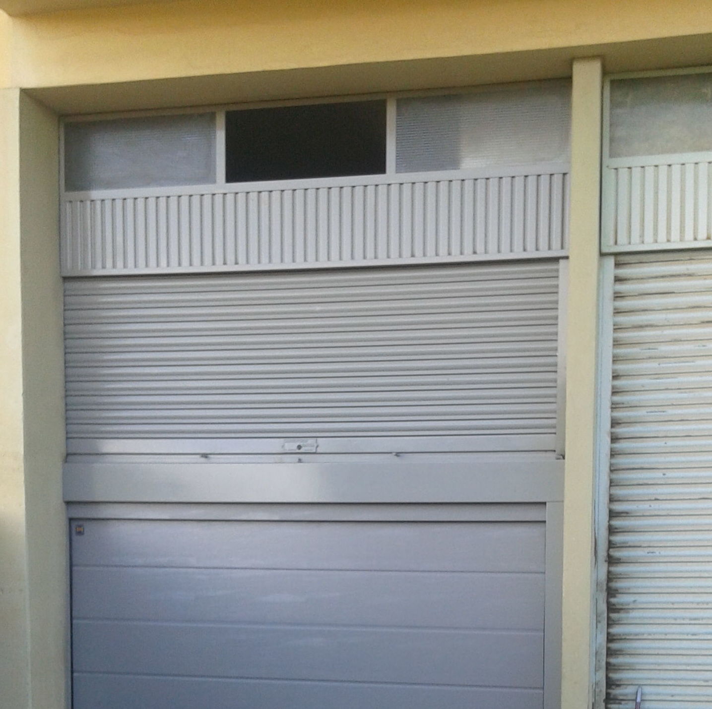 Puertas seccionales: productos de Servi Well Done Puertas seccionales: productos de Servi Well Done