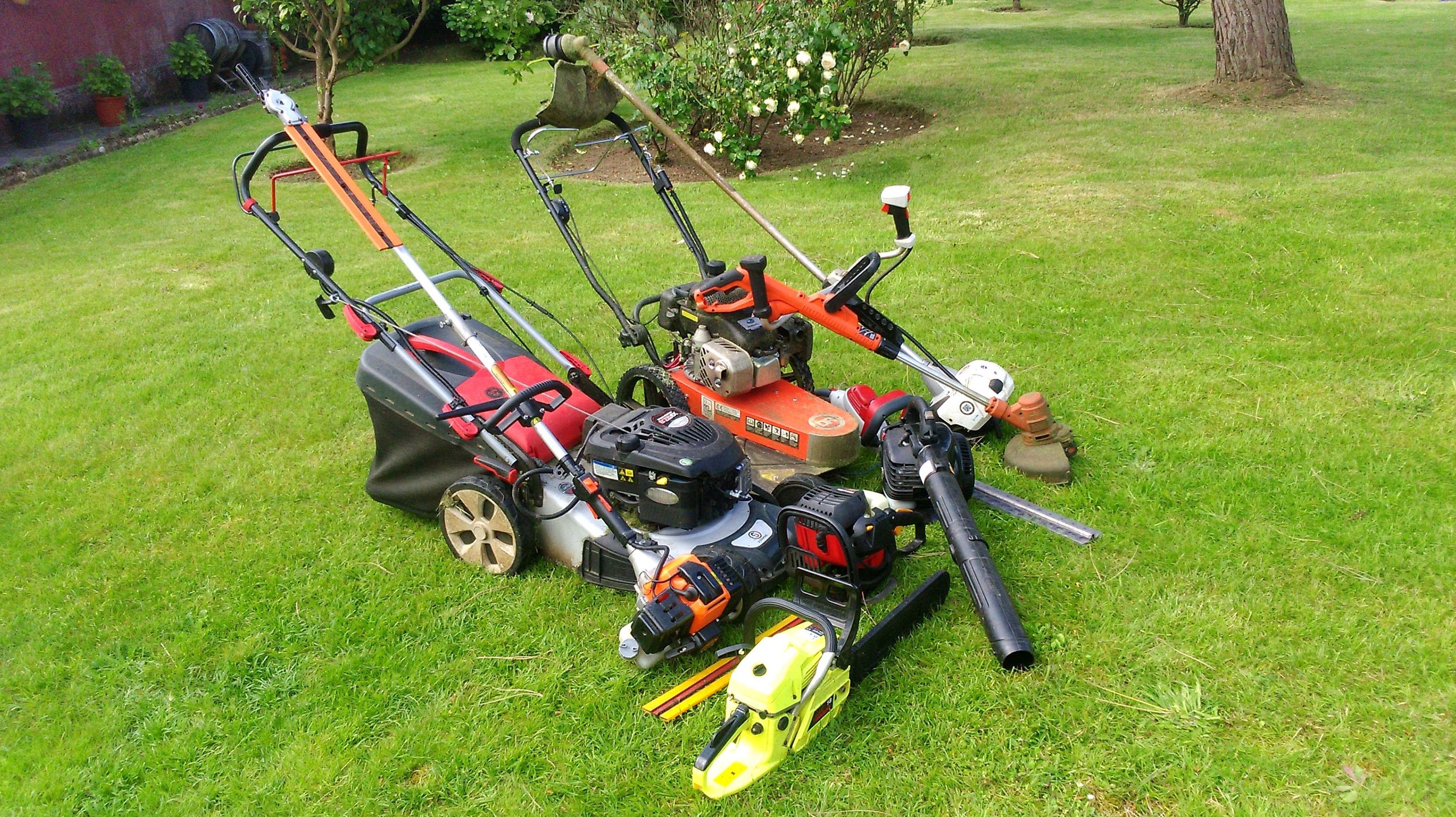 Trabajos de limpieza en fincas y jardines: Servicios de Jardinería 3,14 Trabajos de limpieza en fincas y jardines: Servicios de Jardinería 3,14