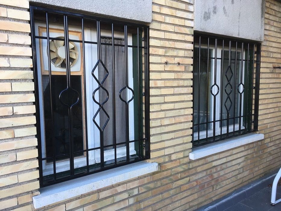 Venta y suministro a profesionales: Servicios de Puertas Metálicas Salinas Venta y suministro a profesionales: Servicios de Puertas Metálicas Salinas