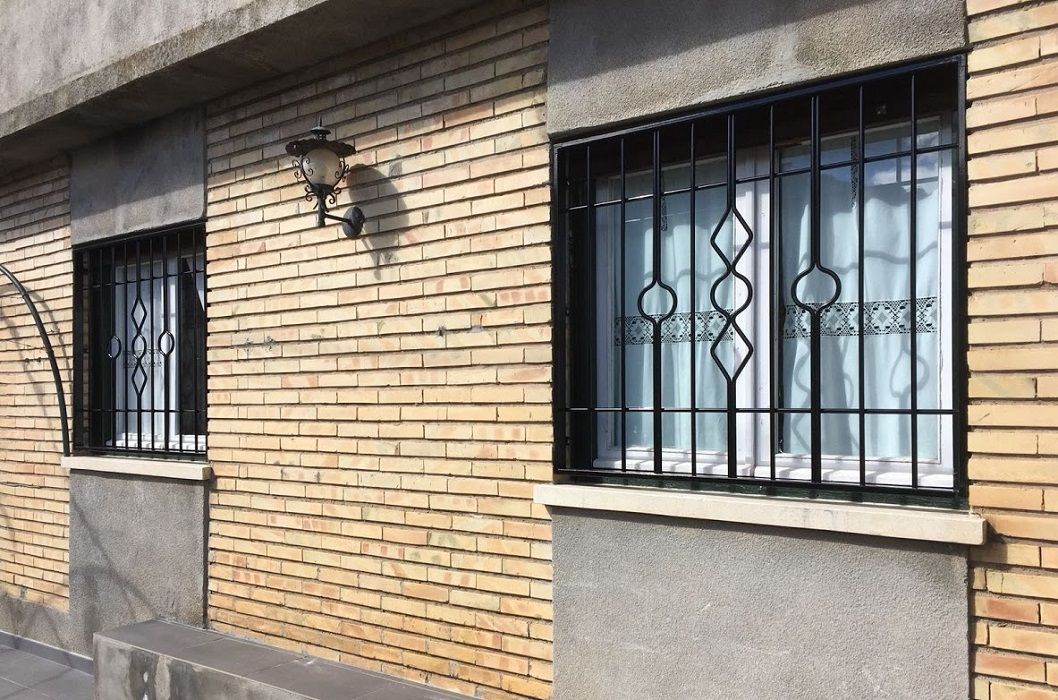 Venta y suministro a profesionales: Servicios de Puertas Metálicas Salinas Venta y suministro a profesionales: Servicios de Puertas Metálicas Salinas