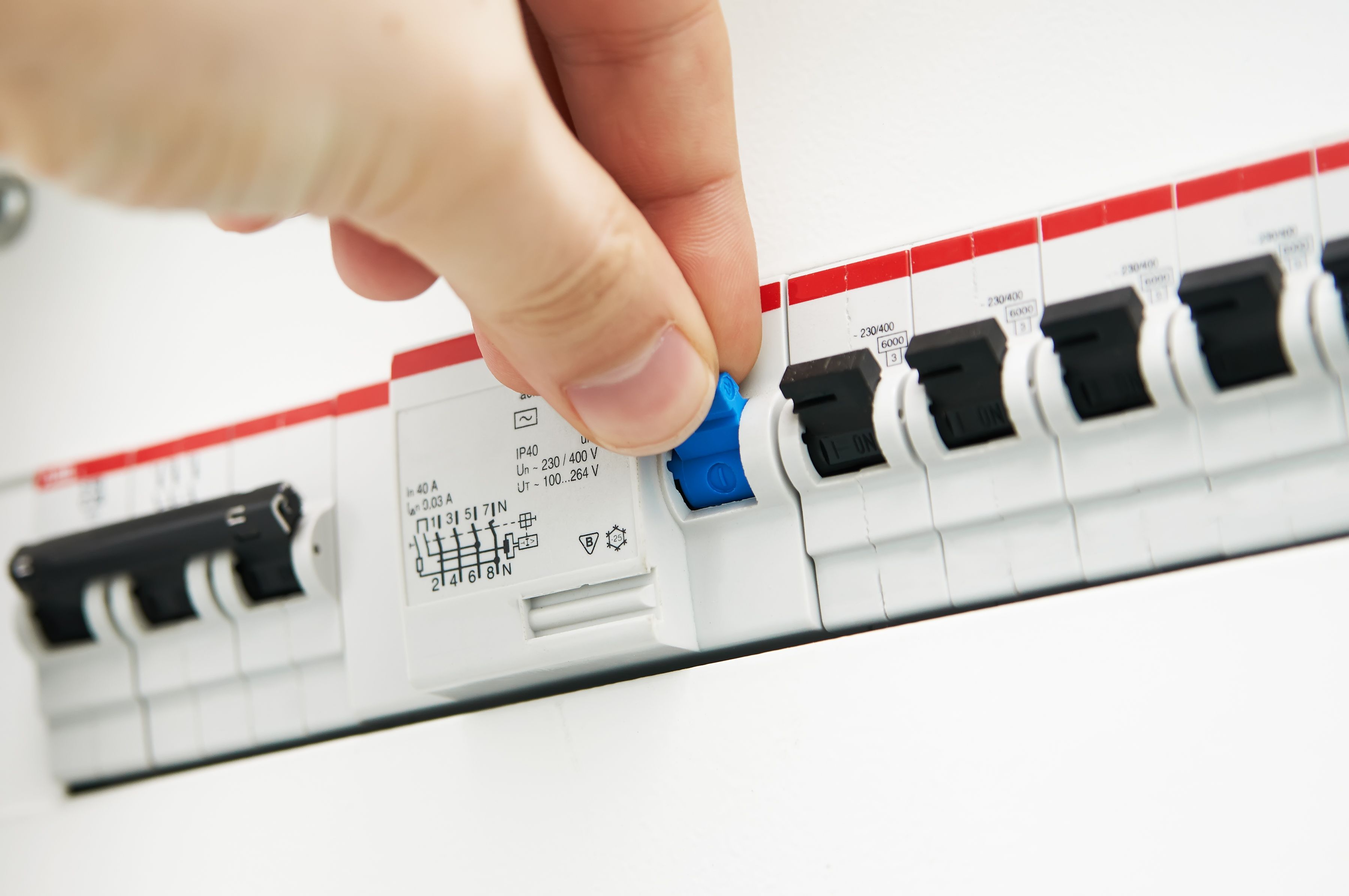 Mantenimientos eléctricos: NUESTROS SERVICIOS de ELECTRONIETO Mantenimientos eléctricos: NUESTROS SERVICIOS de ELECTRONIETO