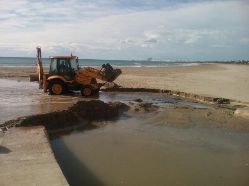 Limpieza de Playas: Servicios de Tractores y Excavaciones Mores