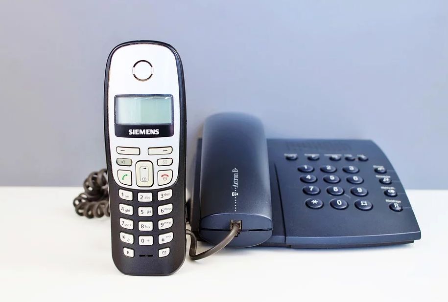 Teléfonos adaptados para personas mayores: Servicios gerontológicos de Unidad de Servicios Gerontológicos Teléfonos adaptados para personas mayores: Servicios gerontológicos de Unidad de Servicios Gerontológicos