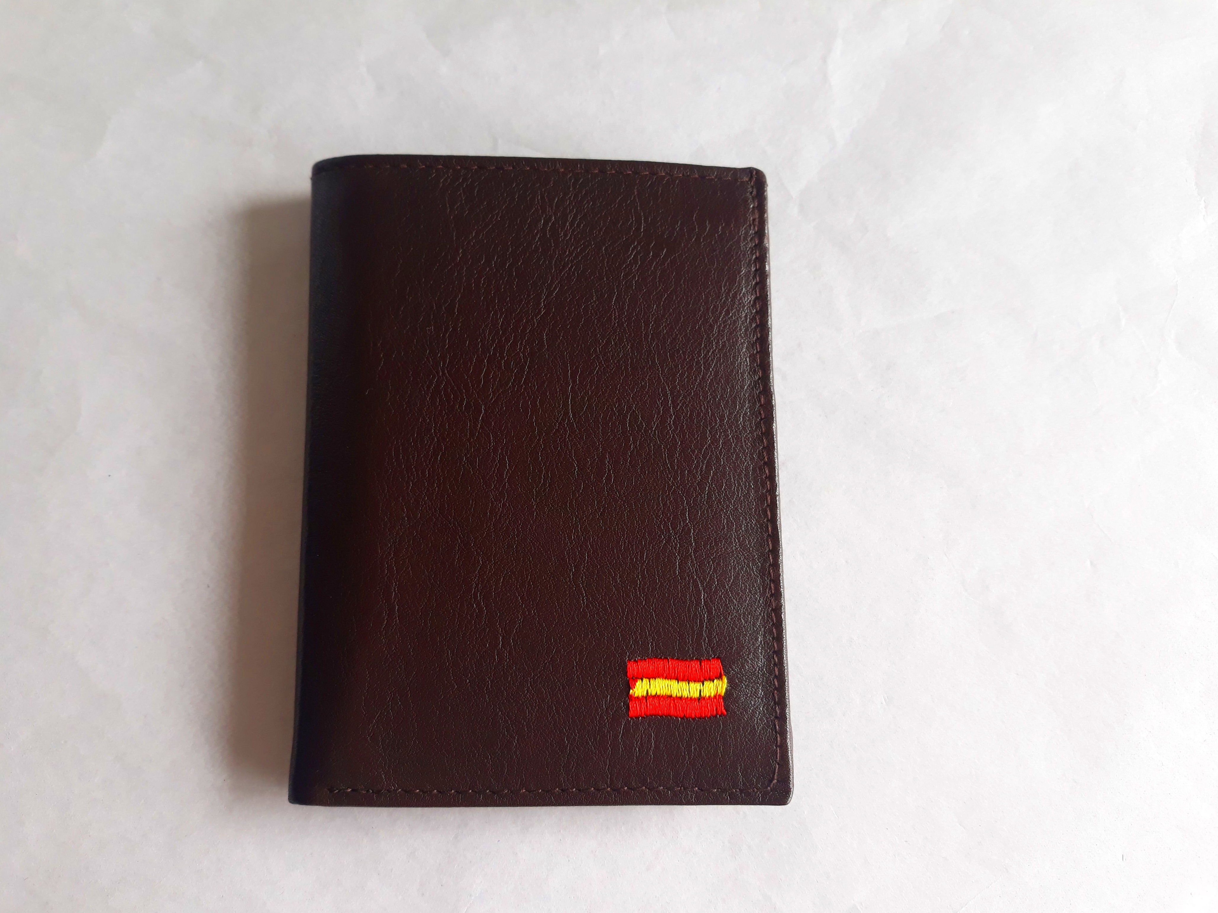 Cartera de Caballero 831 BORDADO: Catálogo de M.G. Piel Cartera de Caballero 831 BORDADO: Catálogo de M.G. Piel