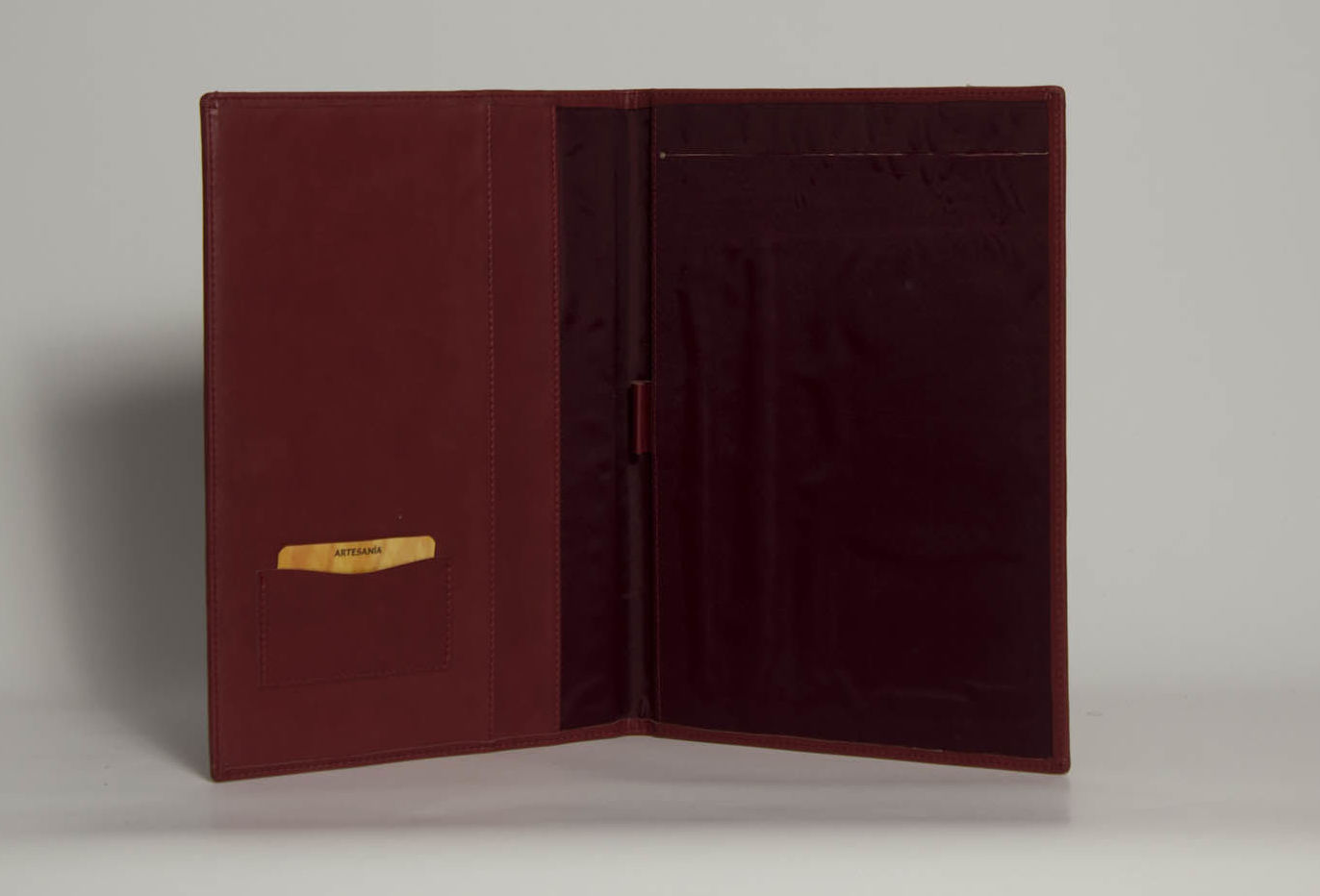 Portafolios PF-01366: Catálogo de M.G. Piel Portafolios PF-01366: Catálogo de M.G. Piel