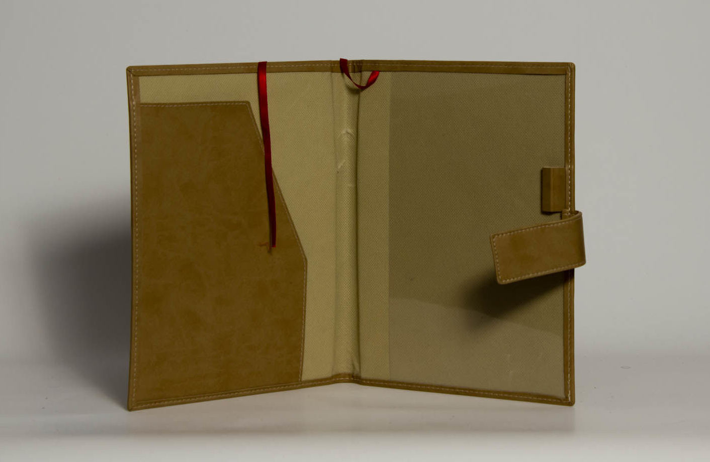 Portafolios PF-01626: Catálogo de M.G. Piel Portafolios PF-01626: Catálogo de M.G. Piel