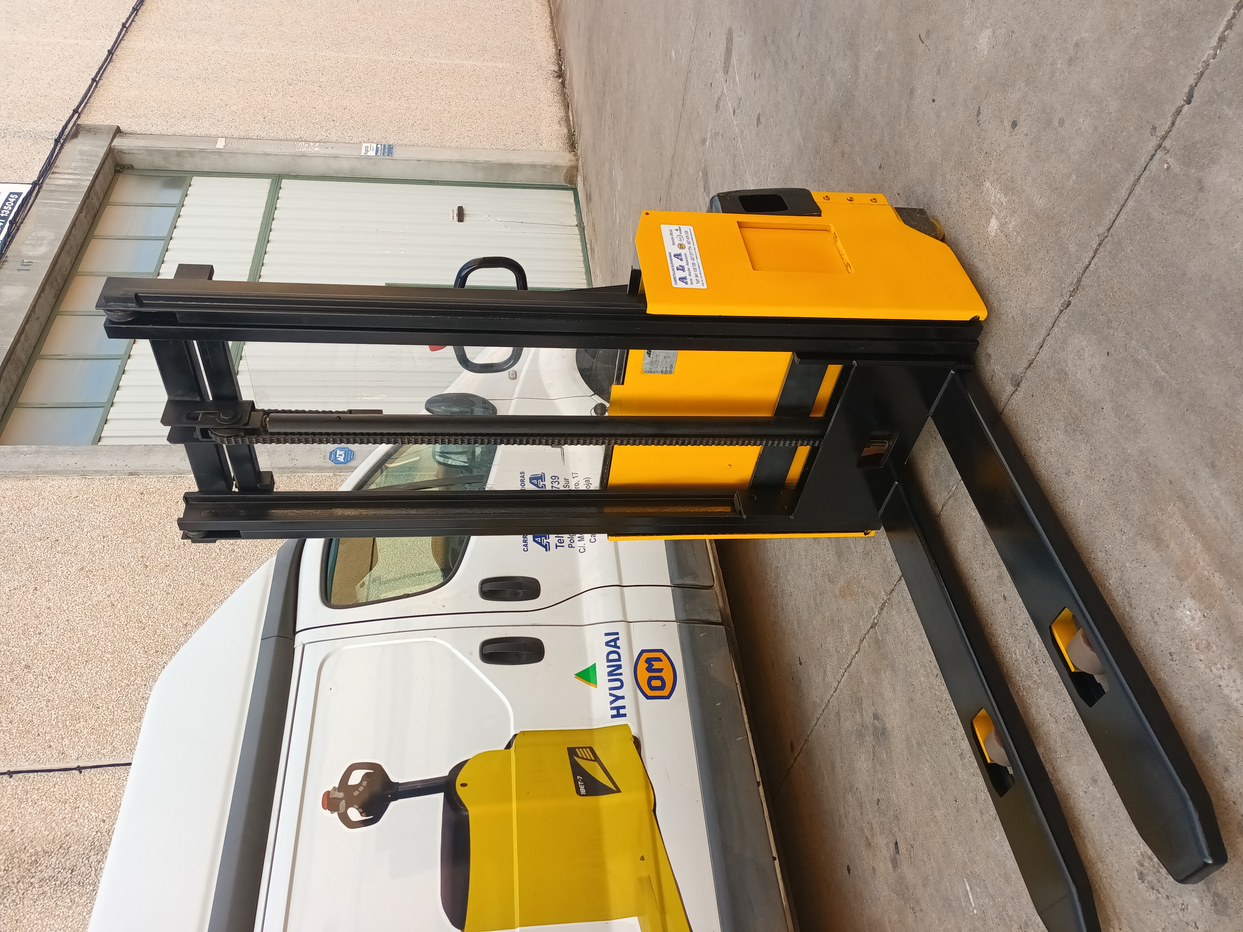 VENTA APILADOR ECONÓMICO Y BATERÍA NUEVA: Maquinaria de ocasión de Carretillas Elevadoras A.L.A., S.L. VENTA APILADOR ECONÓMICO Y BATERÍA NUEVA: Maquinaria de ocasión de Carretillas Elevadoras A.L.A., S.L.