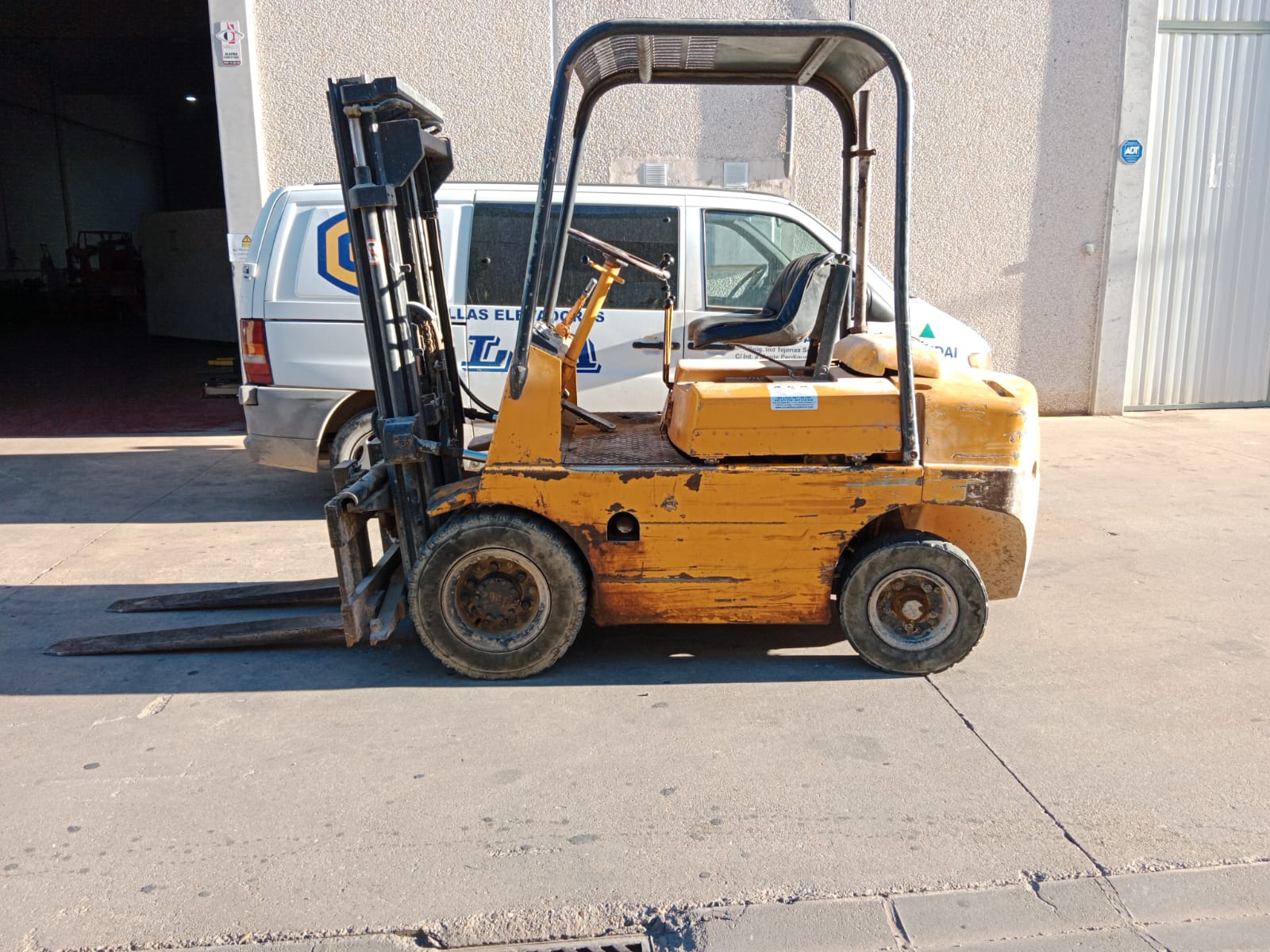 Venta de carretilla diésel de ocasión: Maquinaria de ocasión de Carretillas Elevadoras A.L.A., S.L. Venta de carretilla diésel de ocasión: Maquinaria de ocasión de Carretillas Elevadoras A.L.A., S.L.