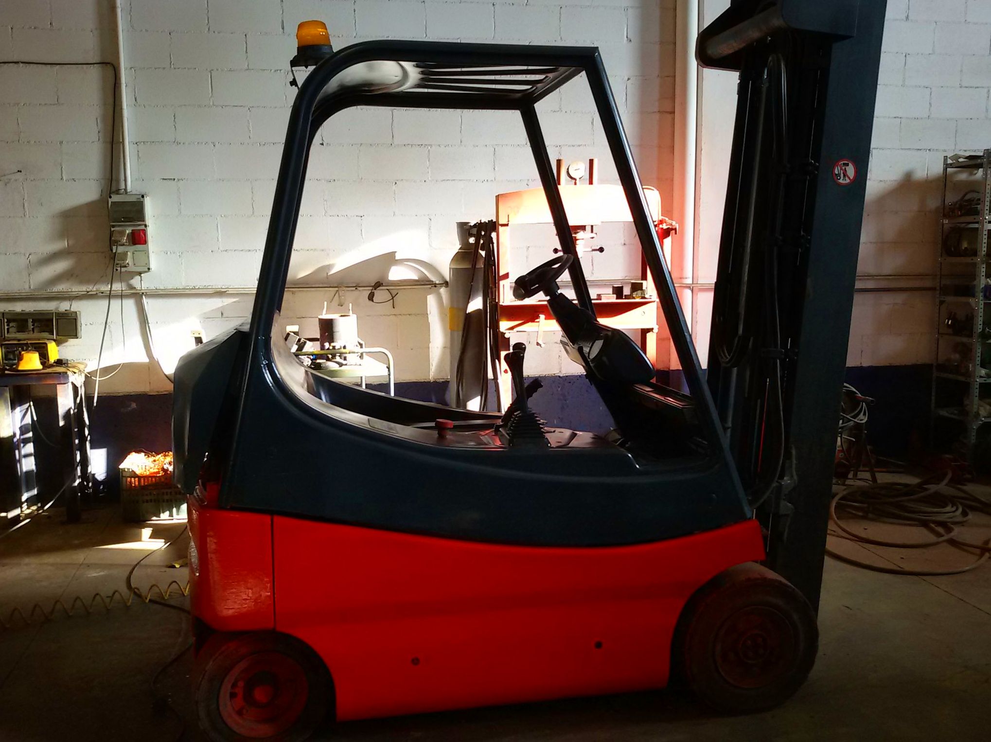 OCASIÓN VENTA CARRETILLA MARCA LINDE: Maquinaria de ocasión de Carretillas Elevadoras A.L.A., S.L. OCASIÓN VENTA CARRETILLA MARCA LINDE: Maquinaria de ocasión de Carretillas Elevadoras A.L.A., S.L.