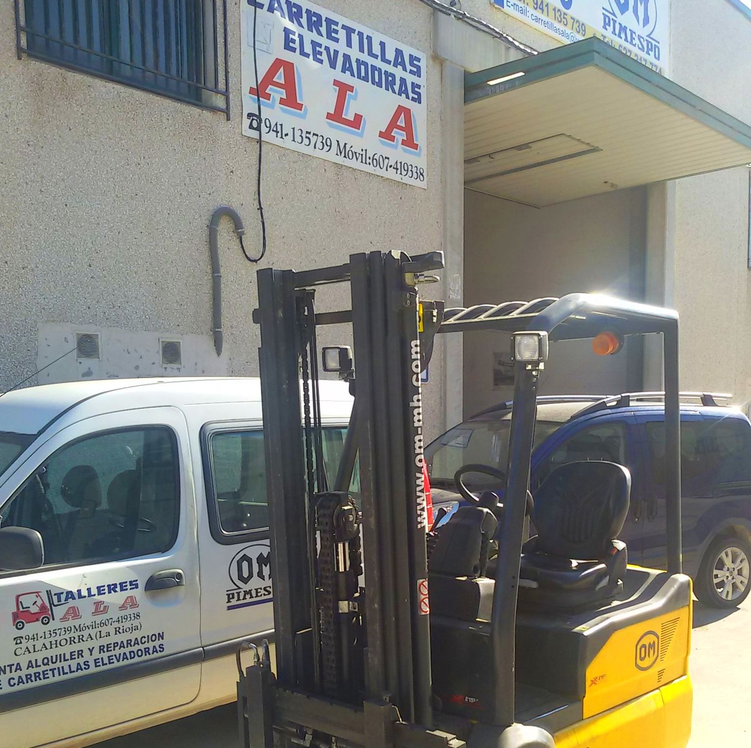 CARRETILLA REACONDICIONADA Y BATERÍA NUEVA: Maquinaria de ocasión de Carretillas Elevadoras A.L.A., S.L. CARRETILLA REACONDICIONADA Y BATERÍA NUEVA: Maquinaria de ocasión de Carretillas Elevadoras A.L.A., S.L.