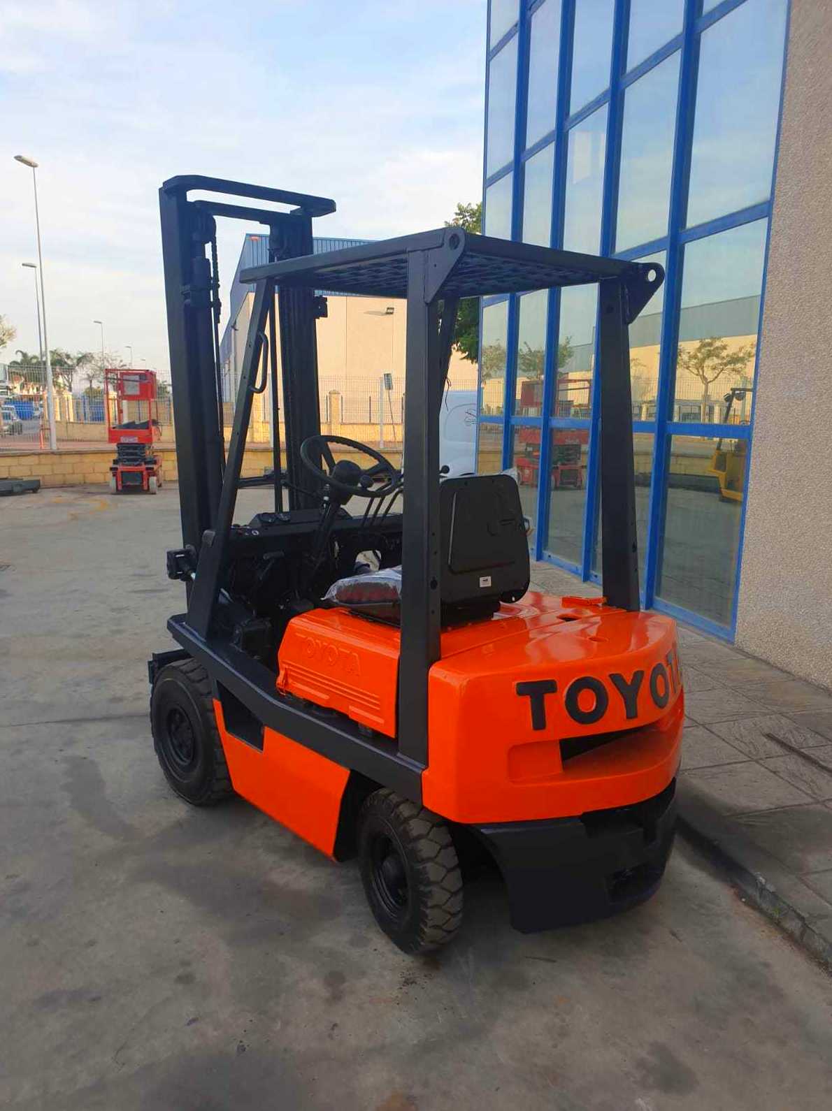 OCASIÓN CARRETILLA DIESEL TOYOTA: Maquinaria de ocasión de Carretillas Elevadoras A.L.A., S.L. OCASIÓN CARRETILLA DIESEL TOYOTA: Maquinaria de ocasión de Carretillas Elevadoras A.L.A., S.L.