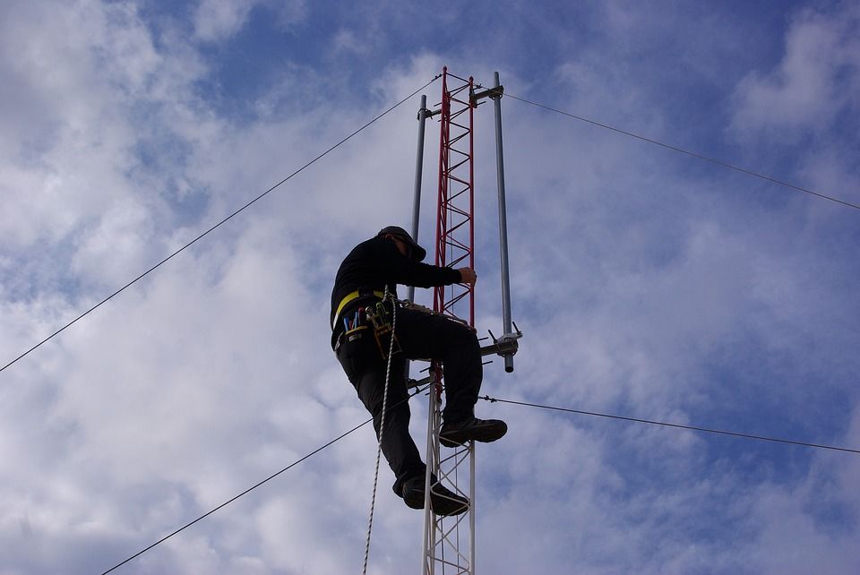 Equipo: Productos y servicios de Antenas Donosti, S.L. Equipo: Productos y servicios de Antenas Donosti, S.L.