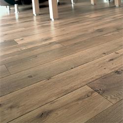 Roble vintage barnizado natural en planchas Roble vintage barnizado natural en planchas