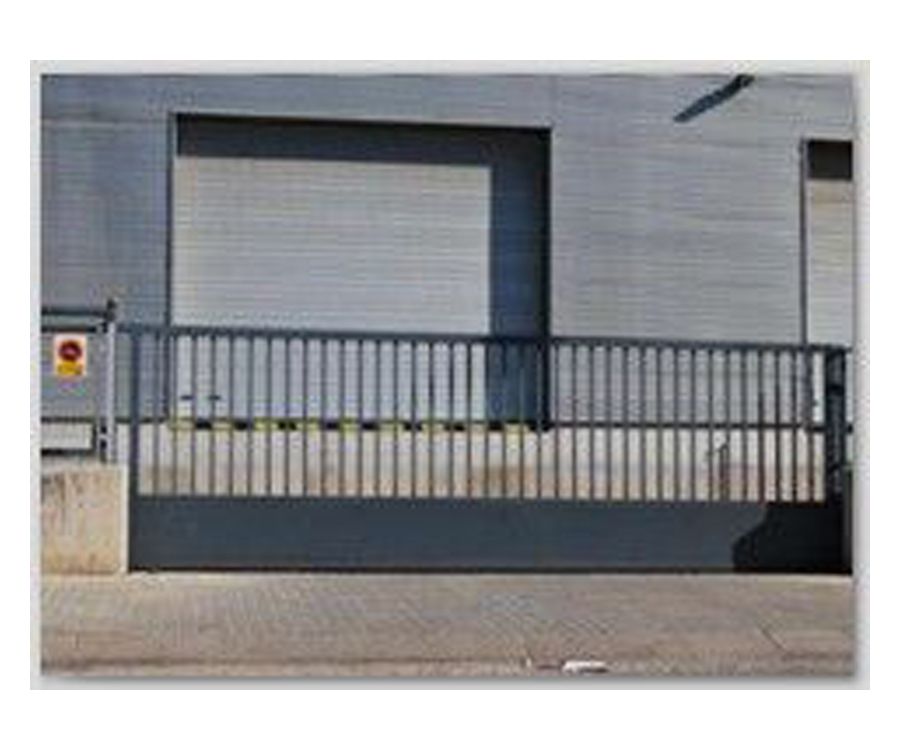 Puerta metálica corredera para garaje Puerta metálica corredera para garaje