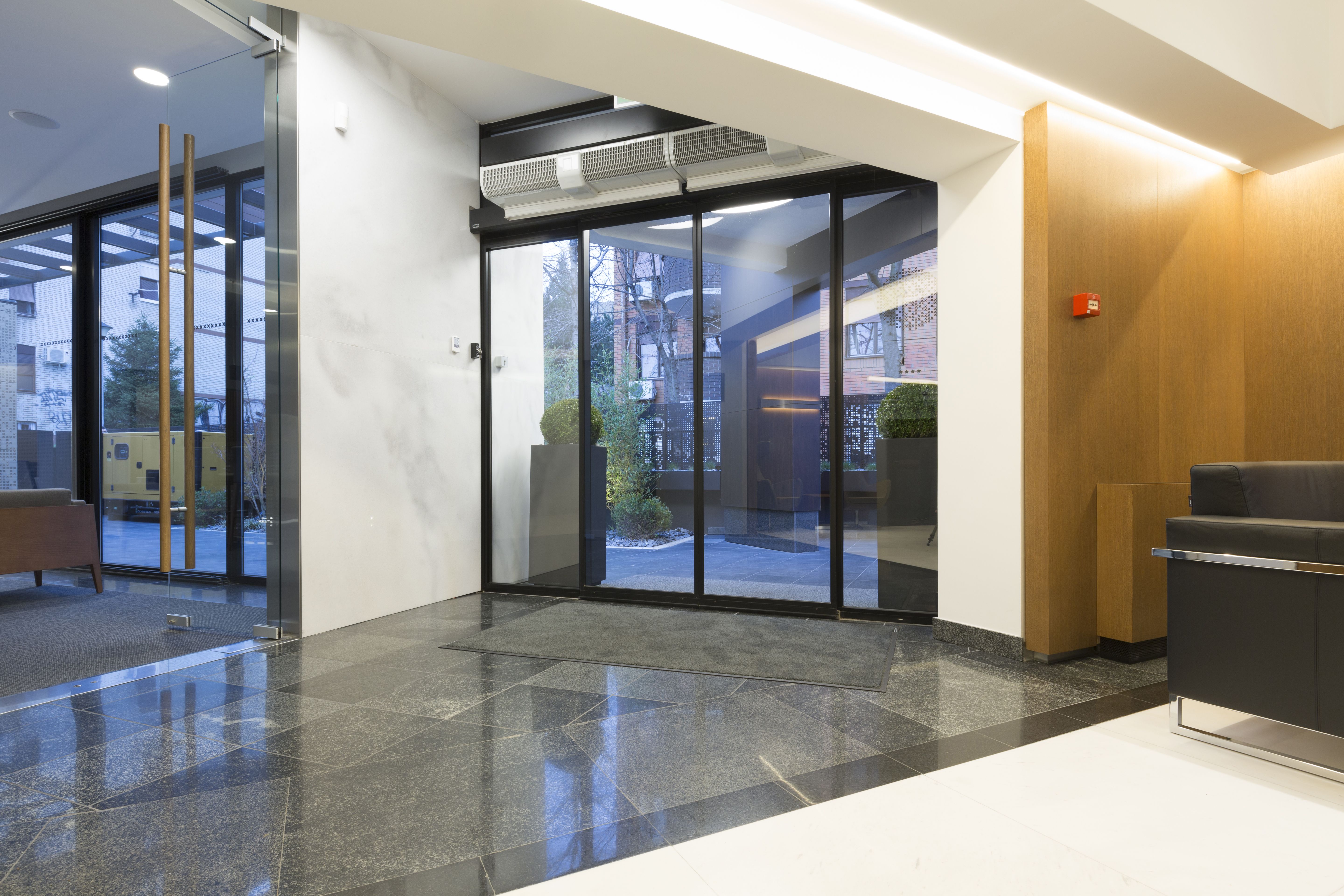 Puertas: Productos y servicios de Metalls Llançà Puertas: Productos y servicios de Metalls Llançà