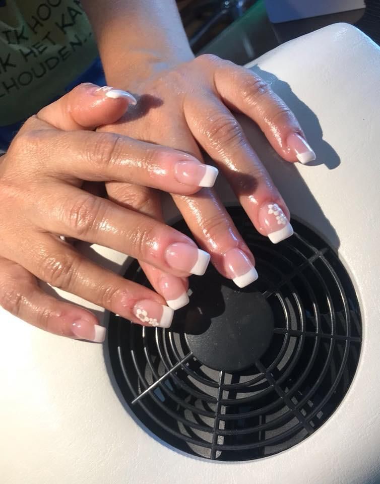 Manicure / Pedicure / Gel: Services de Kiko’s Peluquería y Estética Manicure / Pedicure / Gel: Services de Kiko’s Peluquería y Estética