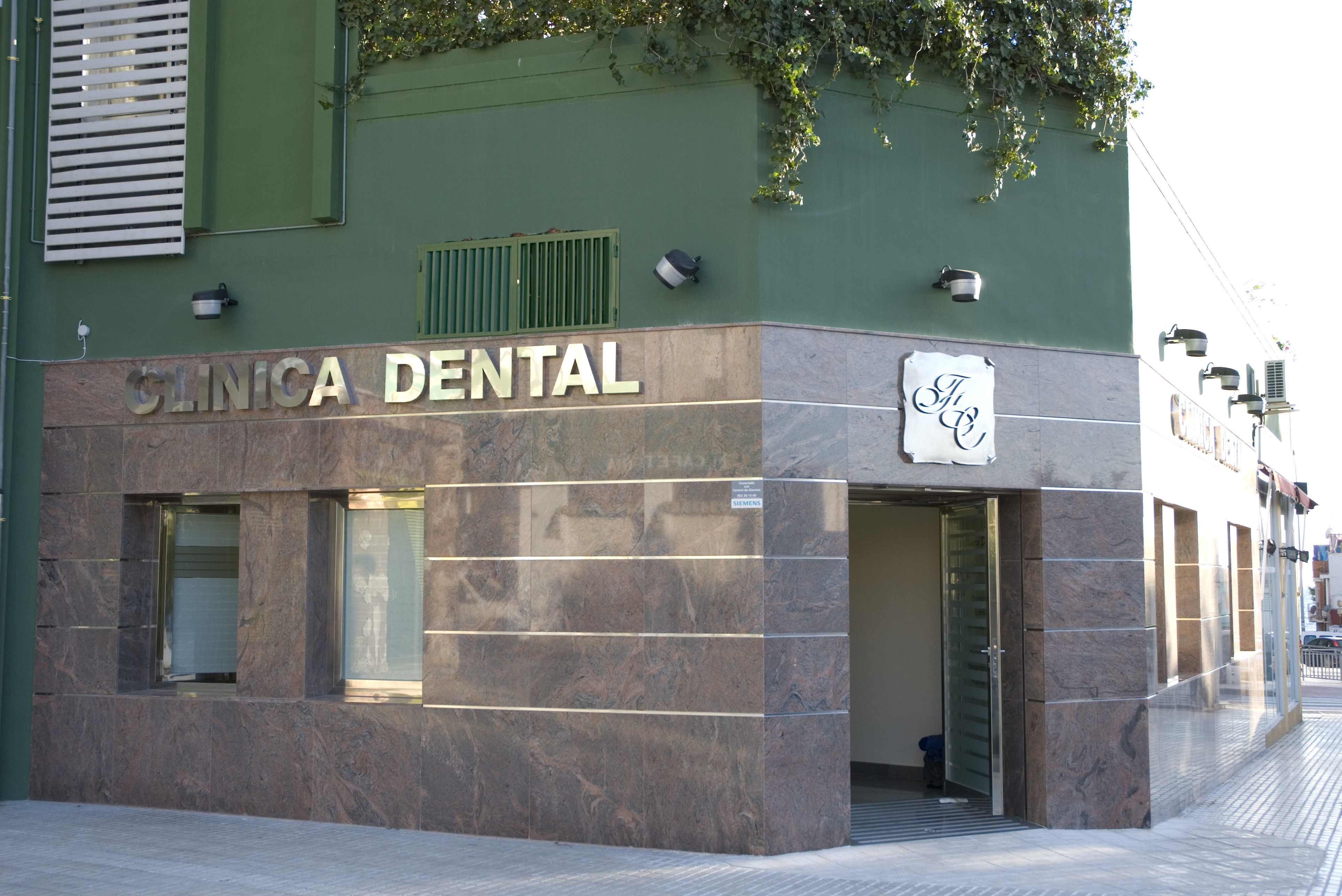 Clinica Dental Doctor Cortes FC - Málaga