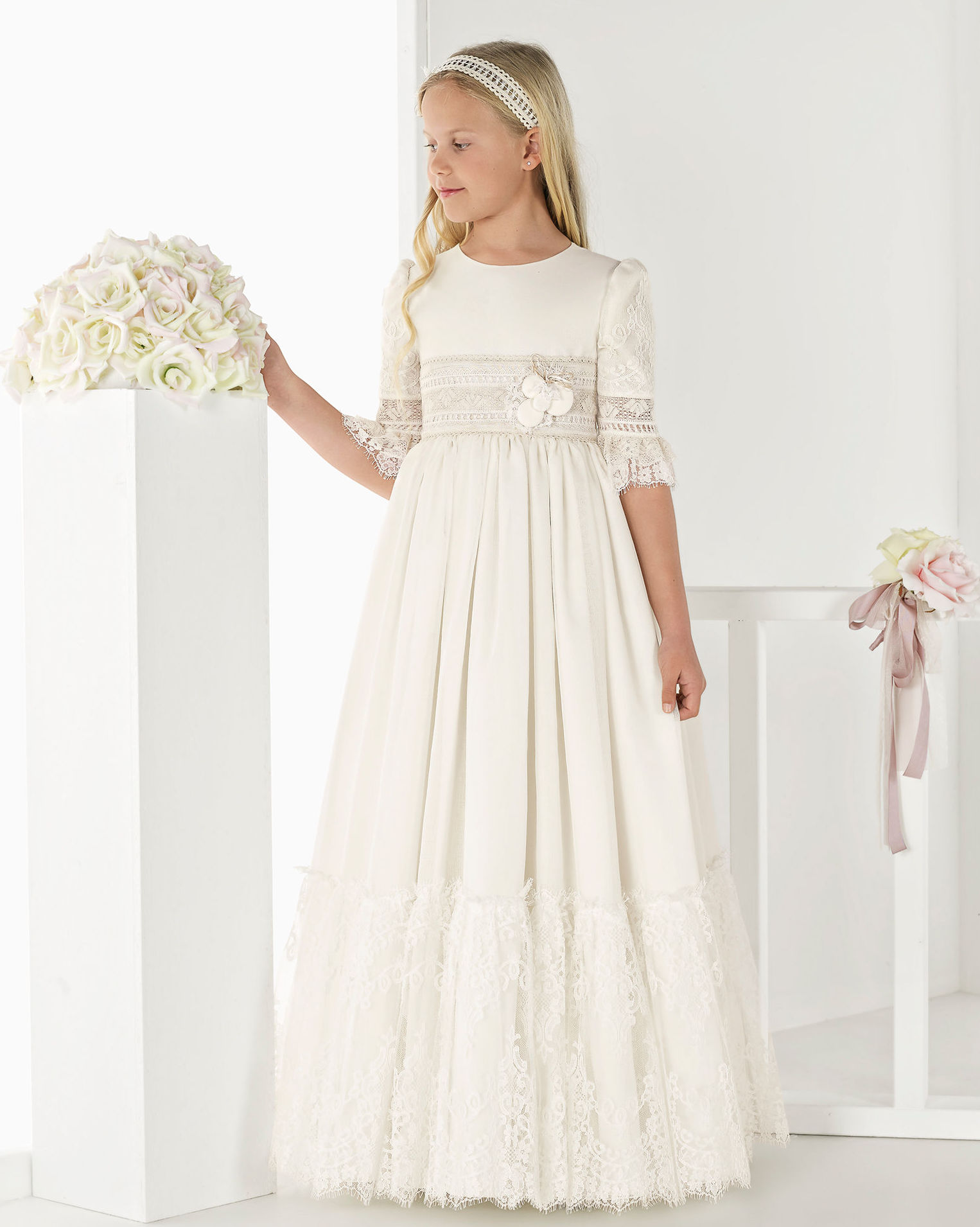 AIRE BARCELONA: Catálogo de Victoria Quintana Novias AIRE BARCELONA: Catálogo de Victoria Quintana Novias