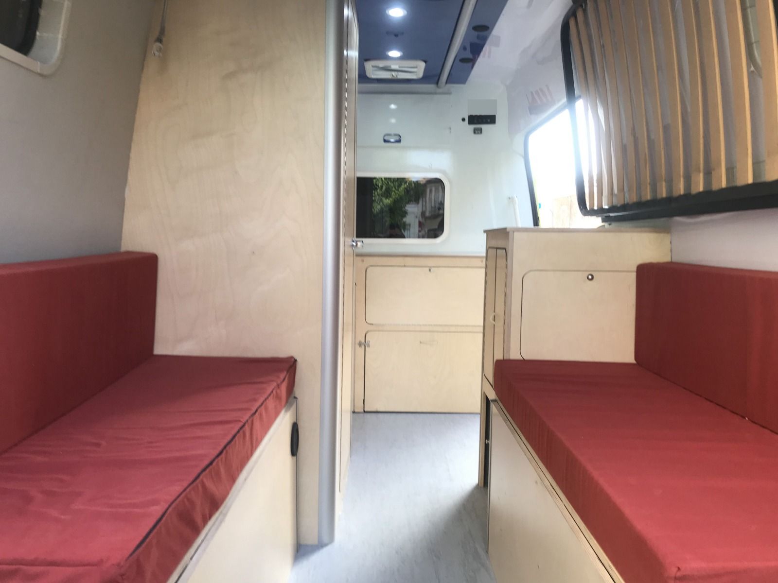 Ford Transit 3 plazas: Servicios de CamperIbiza Ford Transit 3 plazas: Servicios de CamperIbiza