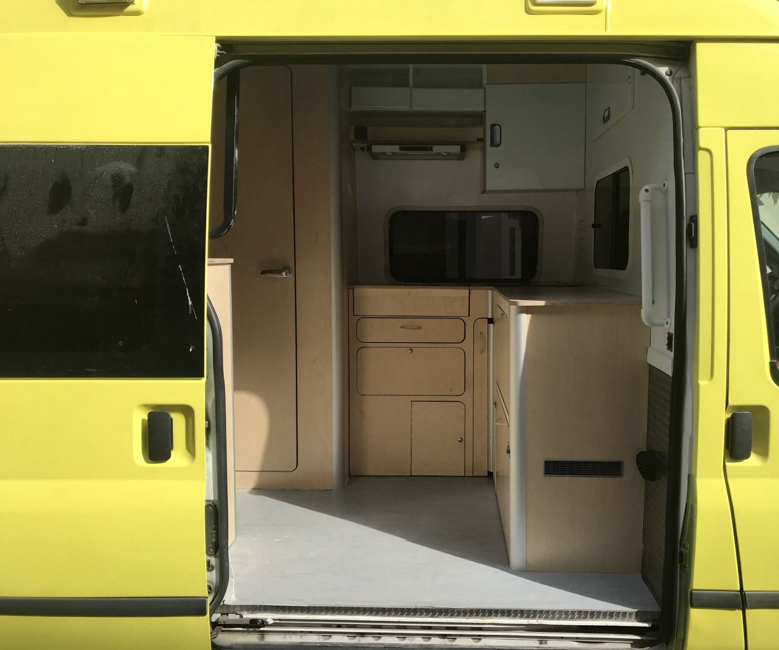 Ford Transit 3 plazas: Servicios de CamperIbiza Ford Transit 3 plazas: Servicios de CamperIbiza