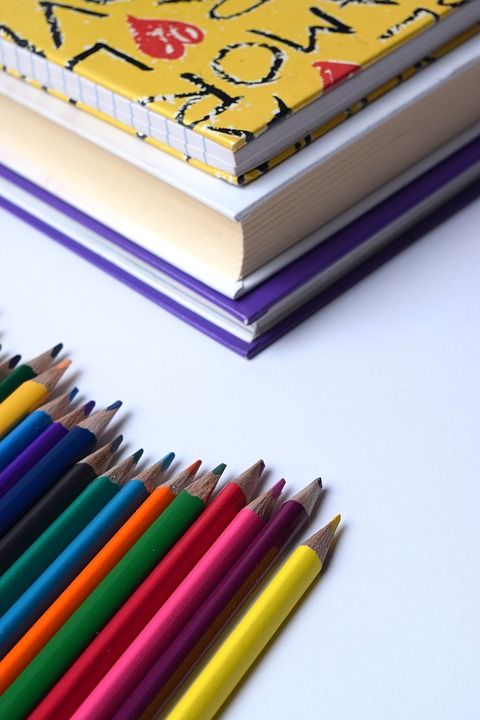 Lápices de colores, cuadernos Lápices de colores, cuadernos