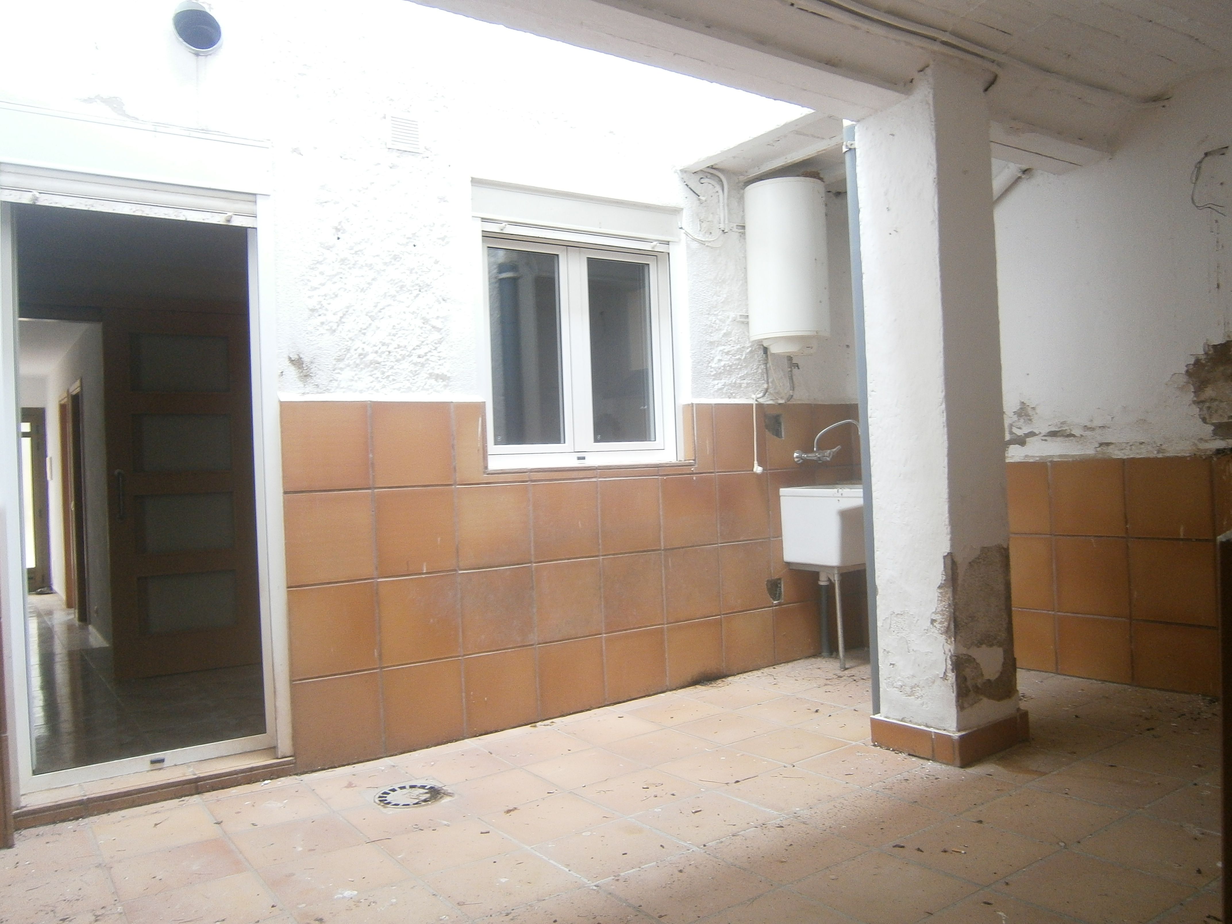 Casa con tres viviendas: Servicios de Inmo Candáliga Canal Casa con tres viviendas: Servicios de Inmo Candáliga Canal