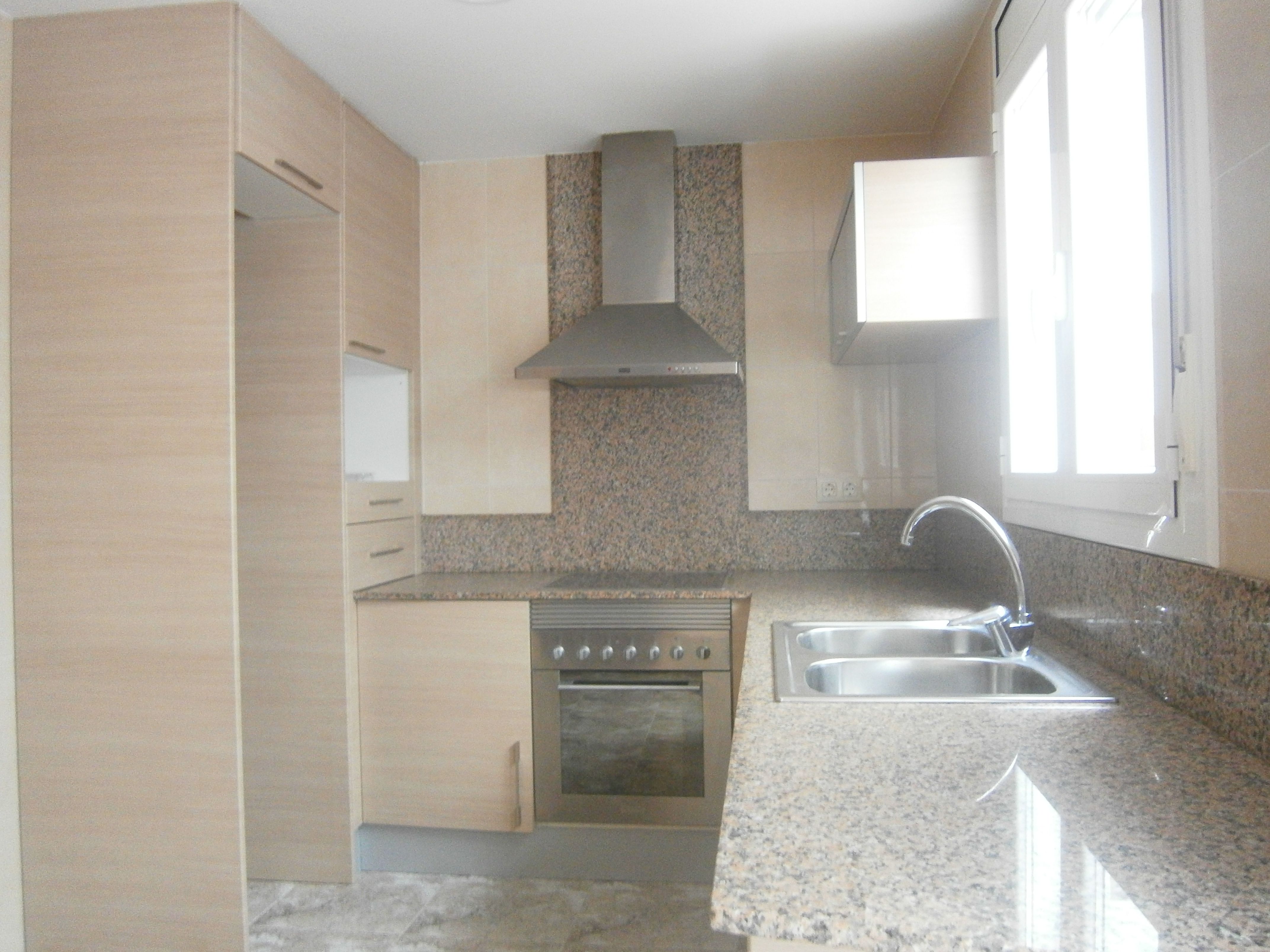 Casa con tres viviendas: Servicios de Inmo Candáliga Canal Casa con tres viviendas: Servicios de Inmo Candáliga Canal
