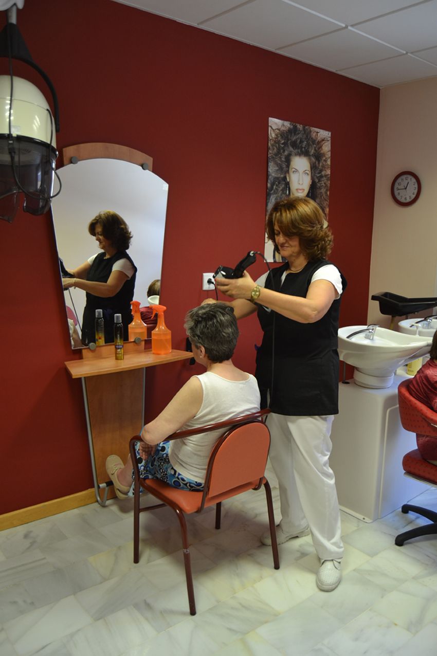 Peluquería: Servicios de Trinidad Montes Orientales Peluquería: Servicios de Trinidad Montes Orientales