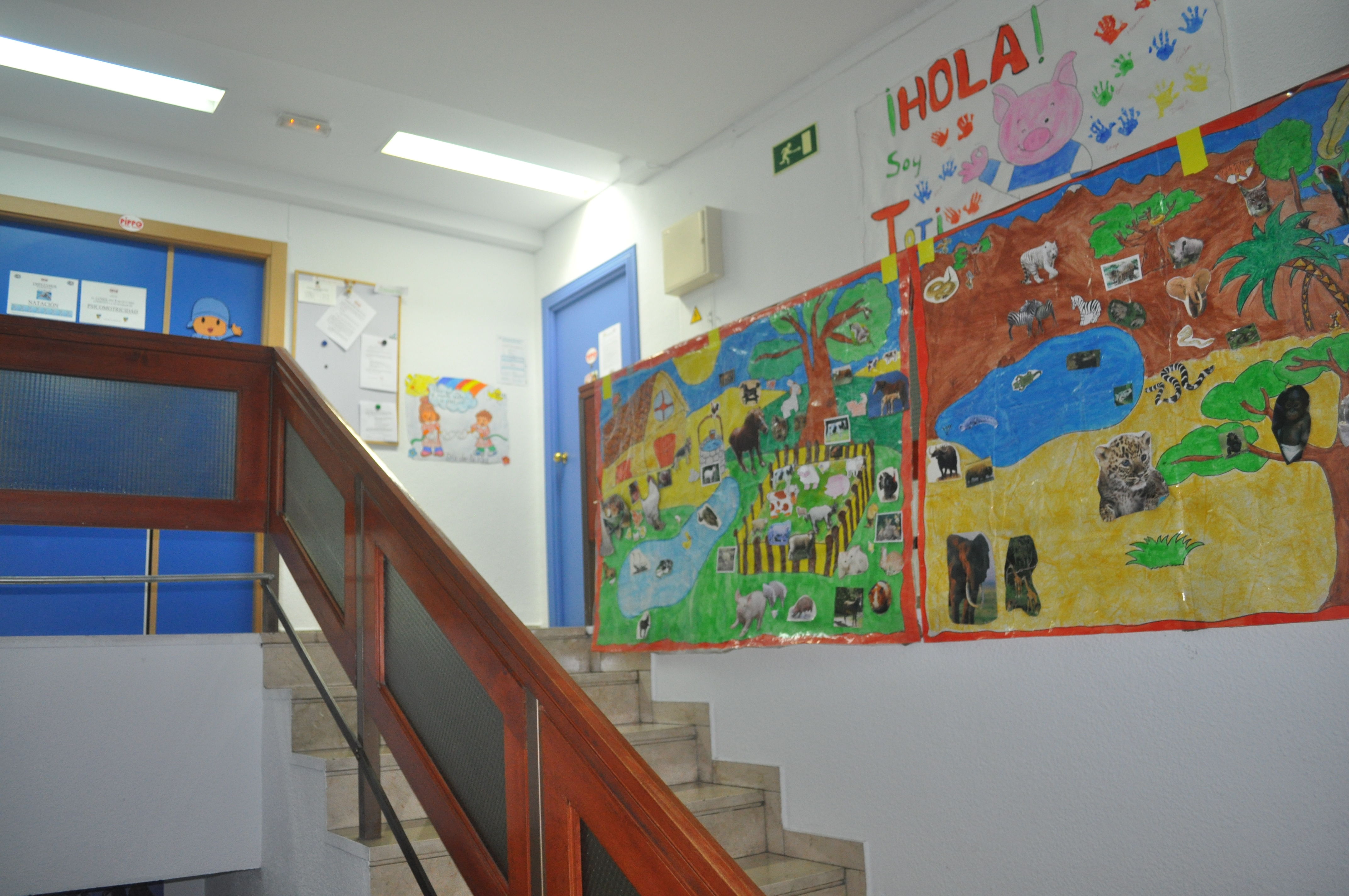 Exposición de trabajos de Talleres en escalera interior