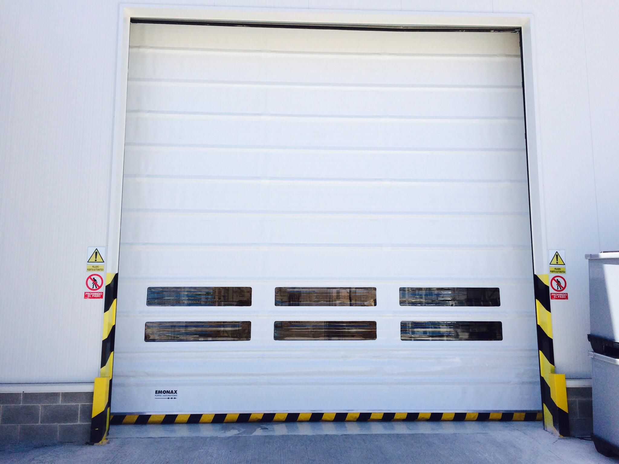 Puertas rápidas apilables de lona: Servicios de Puertas y Automatismos Emonax Puertas rápidas apilables de lona: Servicios de Puertas y Automatismos Emonax