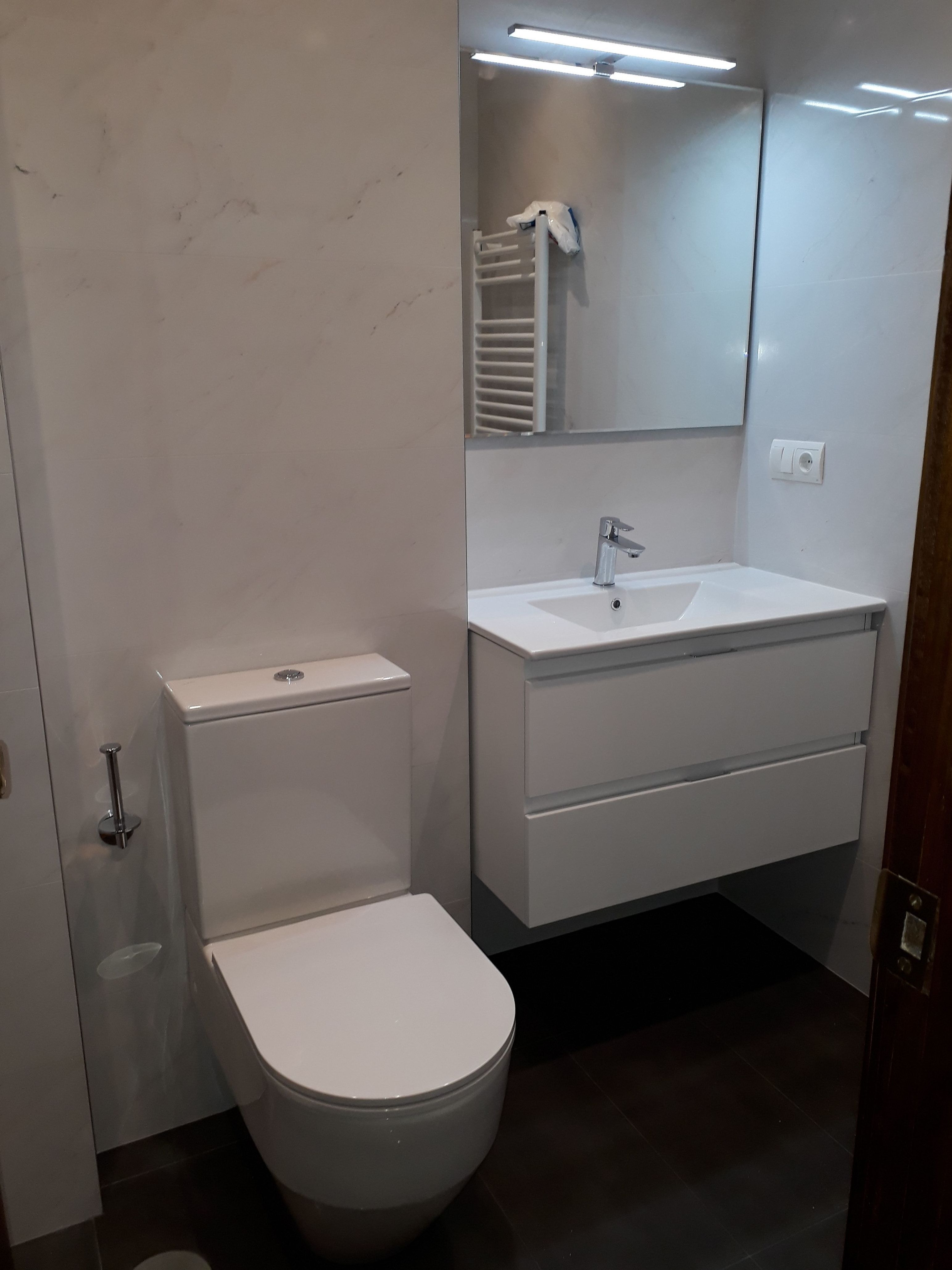 Reformas de cuartos de baño: Servicios de Los Cántabros 4, S.L. Reformas de cuartos de baño: Servicios de Los Cántabros 4, S.L.