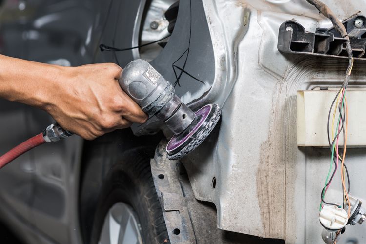 Taller especializado en chapa y pintura del automóvil