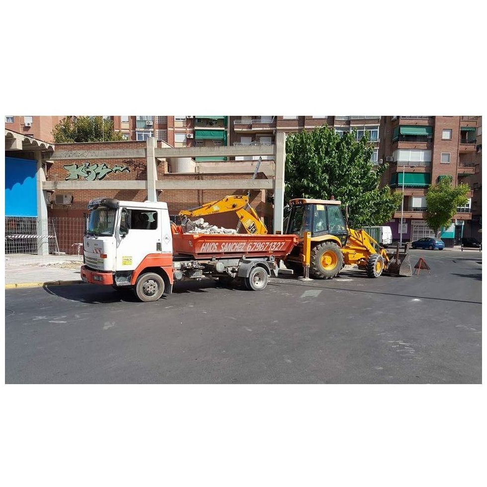 Contenedores: Servicios de Hnos Sánchez Excaycon s.l.u. Contenedores: Servicios de Hnos Sánchez Excaycon s.l.u.