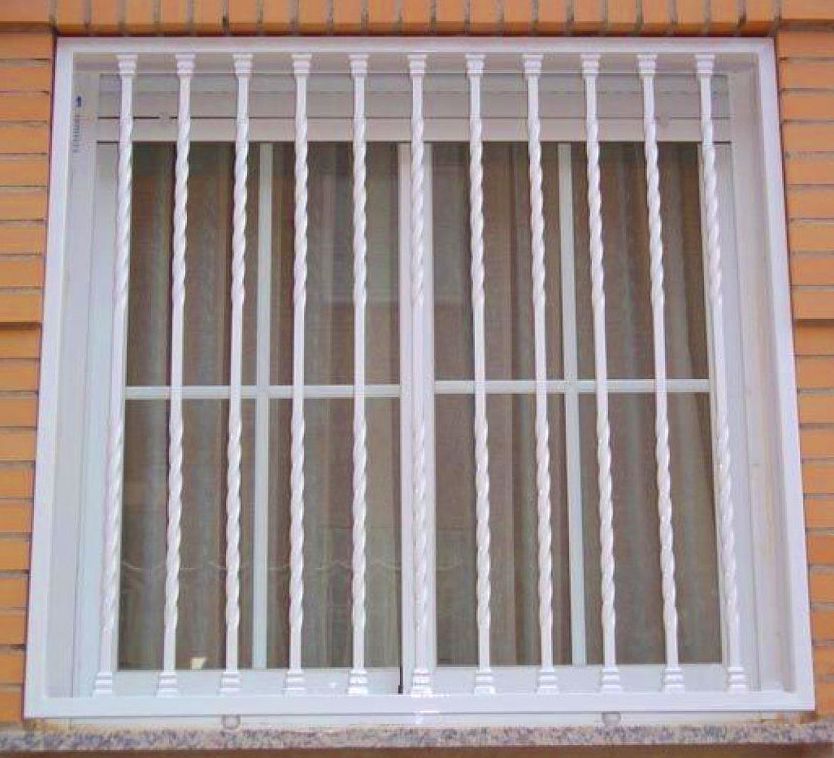 Reja con barrote retorcido Reja con barrote retorcido