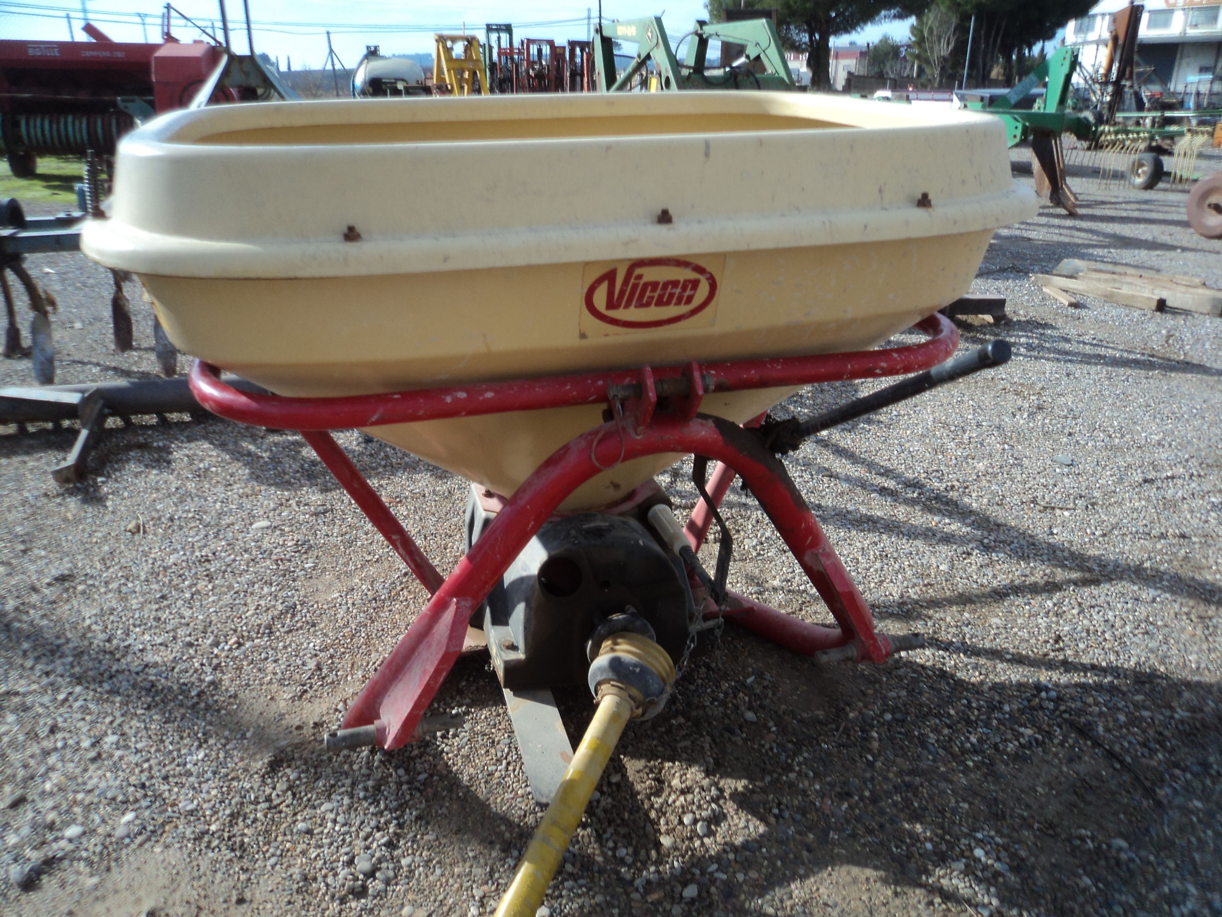 ABONADORA VICON 450 KG: Compra venta de TALLERS VESER ABONADORA VICON 450 KG: Compra venta de TALLERS VESER