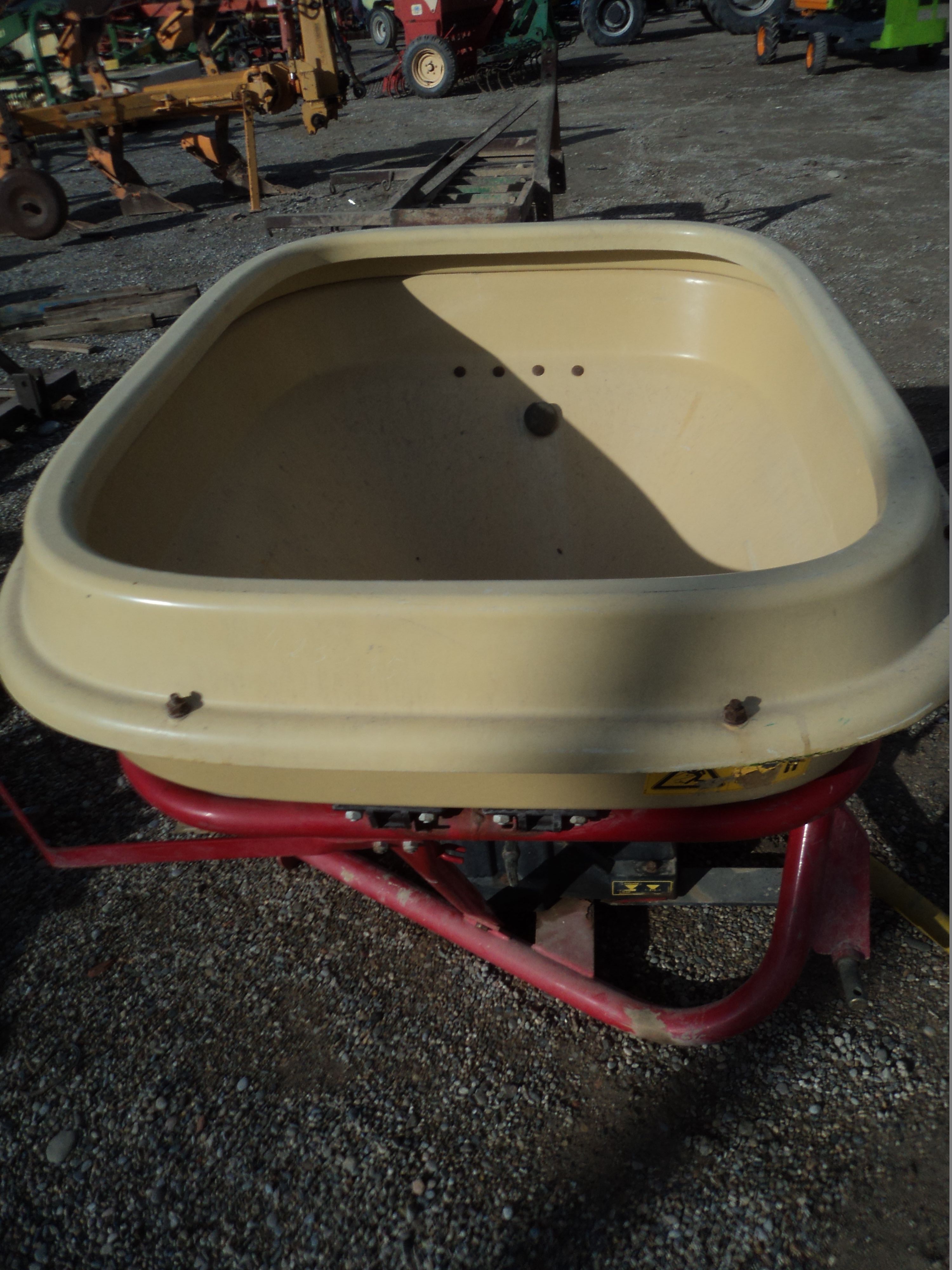 ABONADORA VICON 450 KG: Compra venta de TALLERS VESER ABONADORA VICON 450 KG: Compra venta de TALLERS VESER