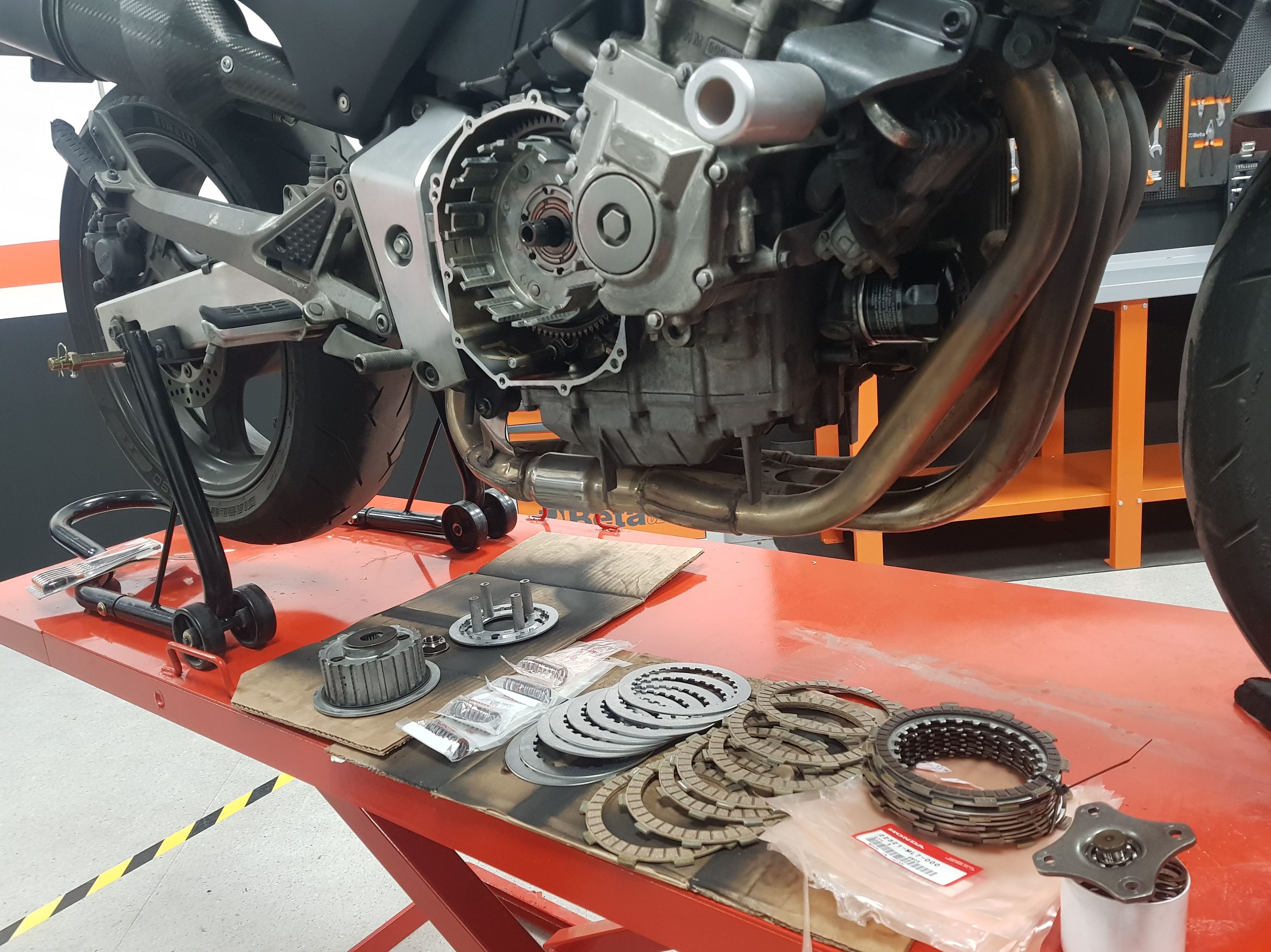 Reparación: Servicios de Motos Iluro Reparación: Servicios de Motos Iluro