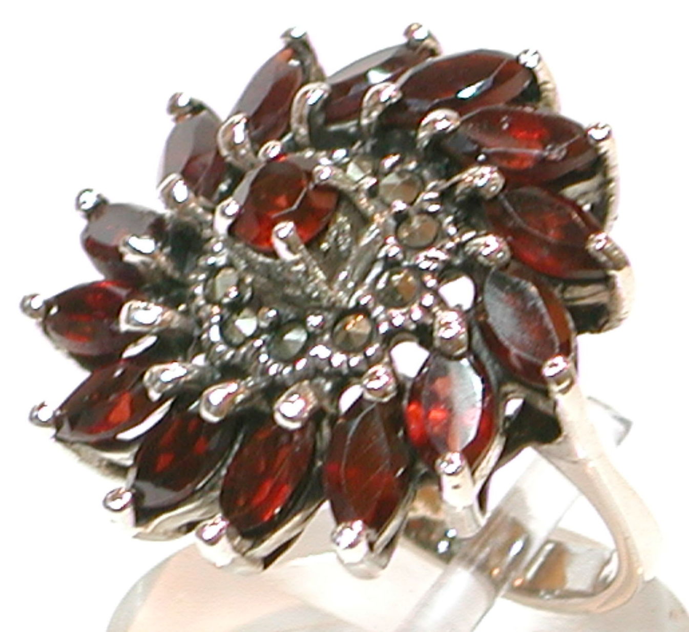 Sortija forma flor de Plata de 1º Ley y granates XS-047/09: Catálogo de Antigua Joyeros Sortija forma flor de Plata de 1º Ley y granates XS-047/09: Catálogo de Antigua Joyeros