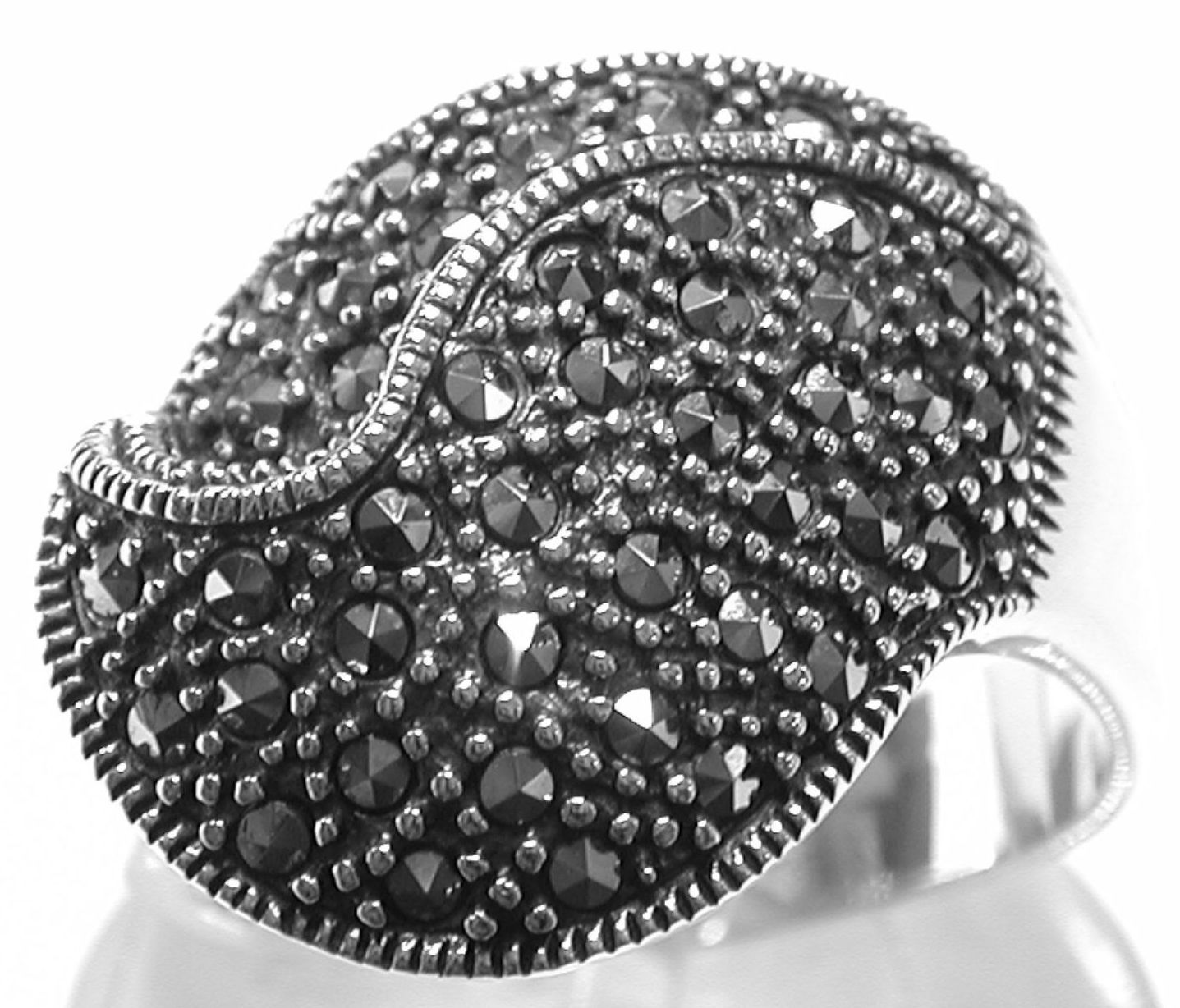 Sortija ancha de Plata de 1º Ley y Marcasitas. Ref. MS-9003/00: Catálogo de Antigua Joyeros Sortija ancha de Plata de 1º Ley y Marcasitas. Ref. MS-9003/00: Catálogo de Antigua Joyeros