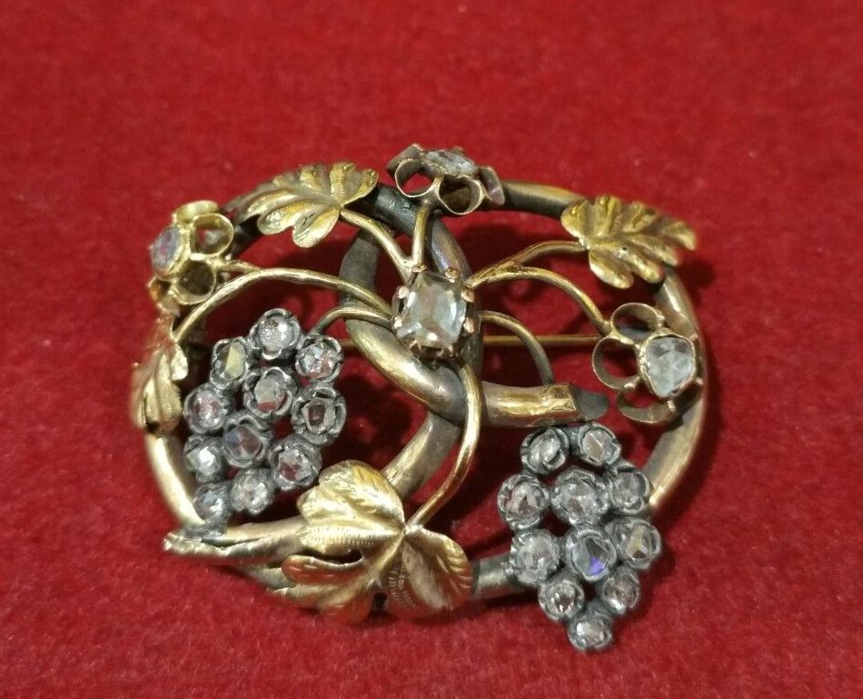Broche con parra y uvas en oro de 18k con diamantes. S. XIX A- 5256: Catálogo de Antigua Joyeros Broche con parra y uvas en oro de 18k con diamantes. S. XIX A- 5256: Catálogo de Antigua Joyeros