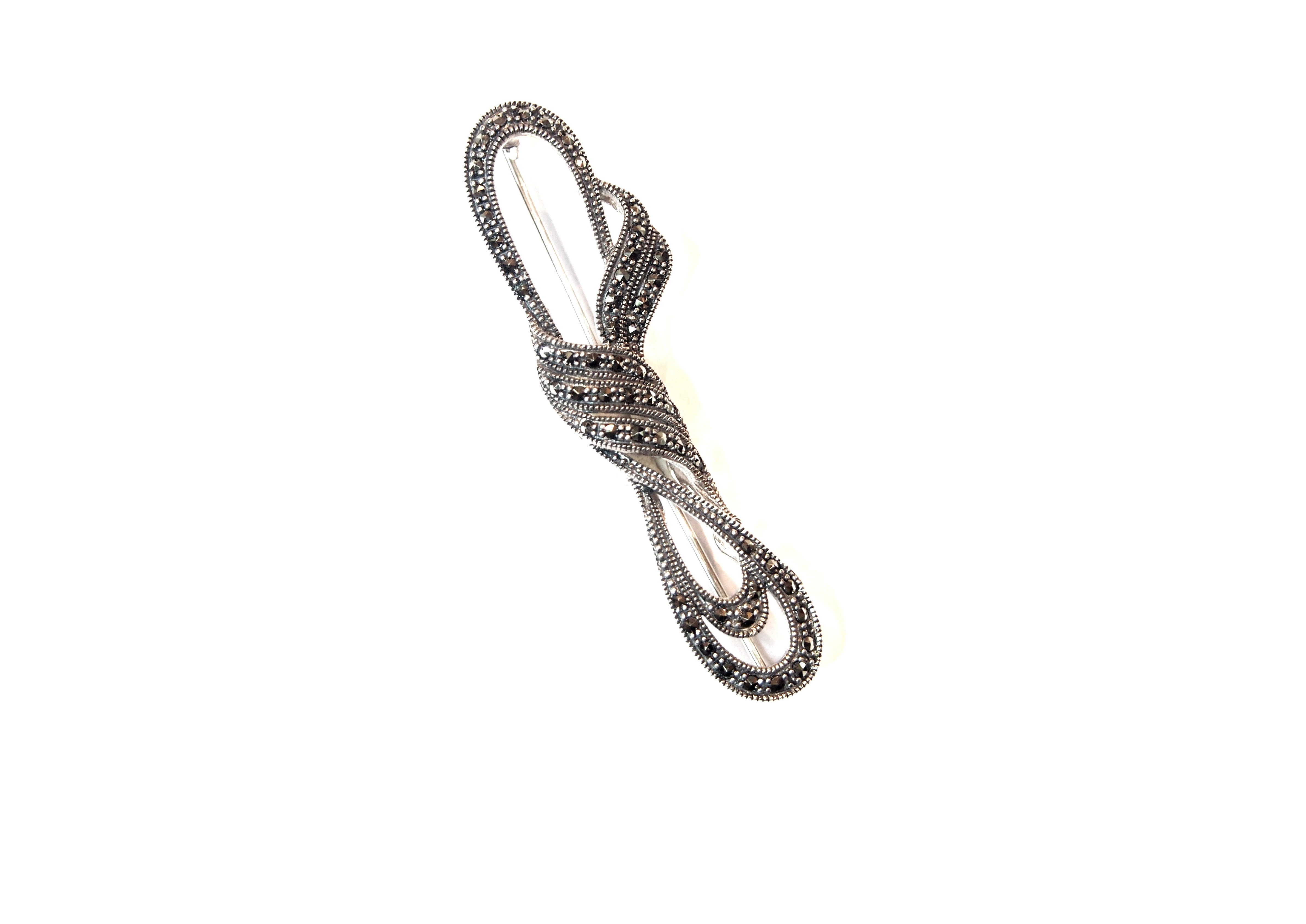 Broche en Plata de 1º Ley con forma de lazo y marcasitas Ref. AB-3046/00: Catálogo de Antigua Joyeros Broche en Plata de 1º Ley con forma de lazo y marcasitas Ref. AB-3046/00: Catálogo de Antigua Joyeros