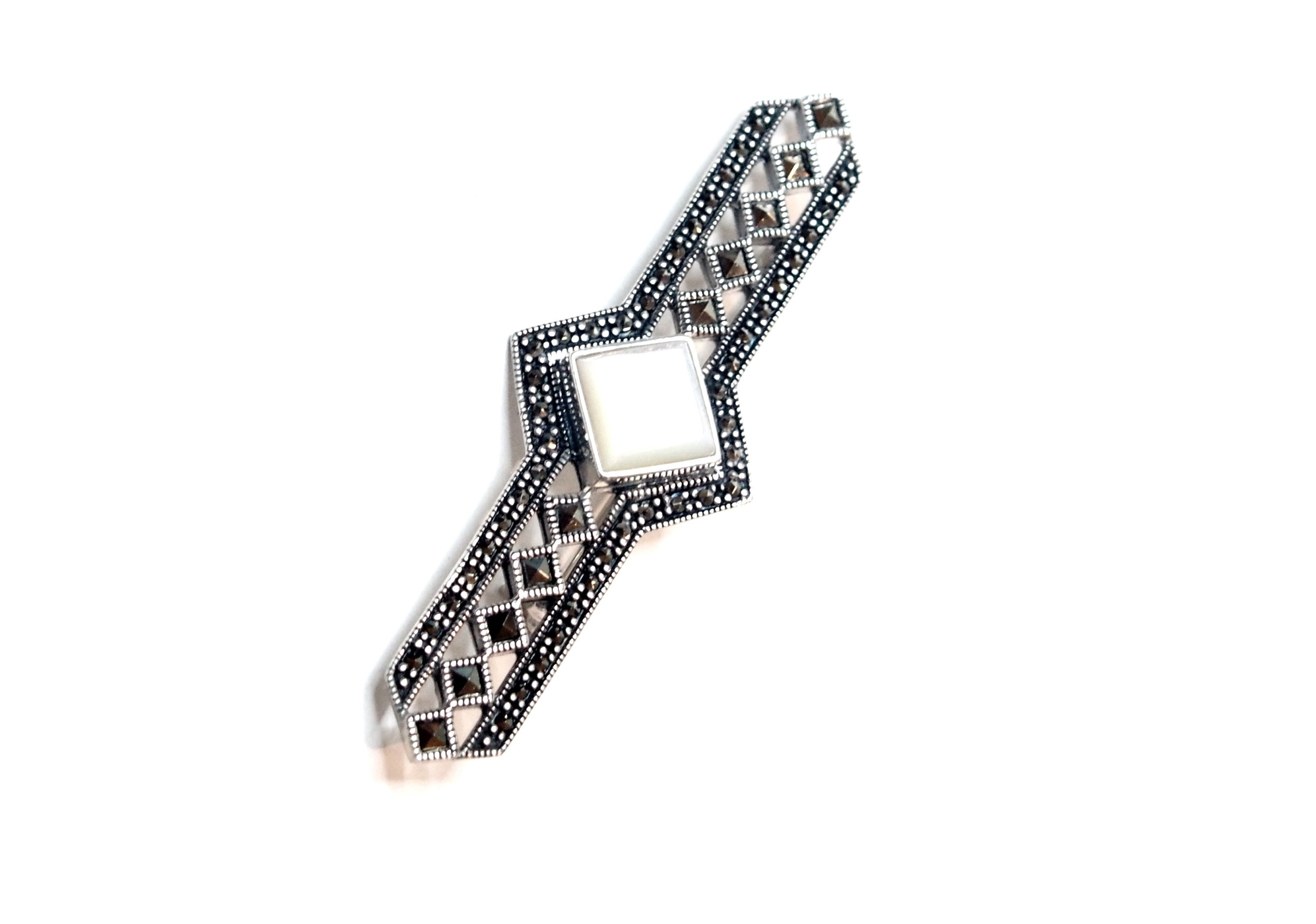 Broche en Plata de 1º Ley con Marcasitas ,Nácar Ref. AB-094/07: Catálogo de Antigua Joyeros Broche en Plata de 1º Ley con Marcasitas ,Nácar Ref. AB-094/07: Catálogo de Antigua Joyeros