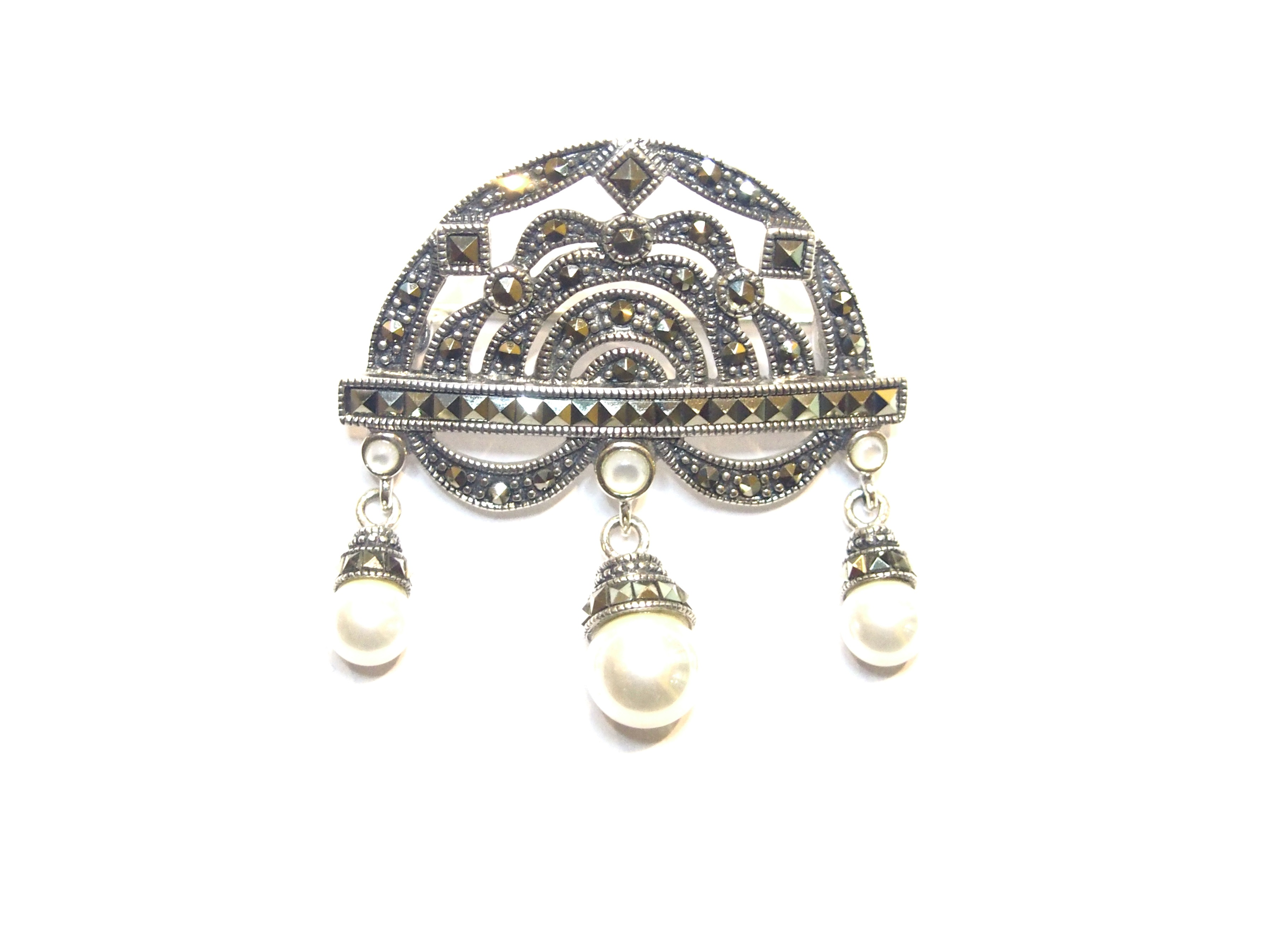 Broche en Plata de 1º Ley con Marcasitas ,Nacar y Perlas, Ref. AB-219/13: Catálogo de Antigua Joyeros Broche en Plata de 1º Ley con Marcasitas ,Nacar y Perlas, Ref. AB-219/13: Catálogo de Antigua Joyeros